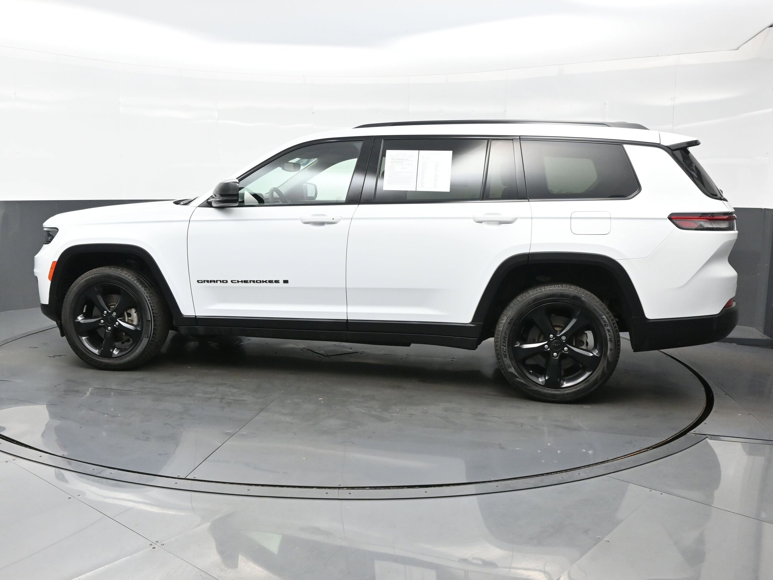 2023 Jeep Grand Cherokee Limited photo 3