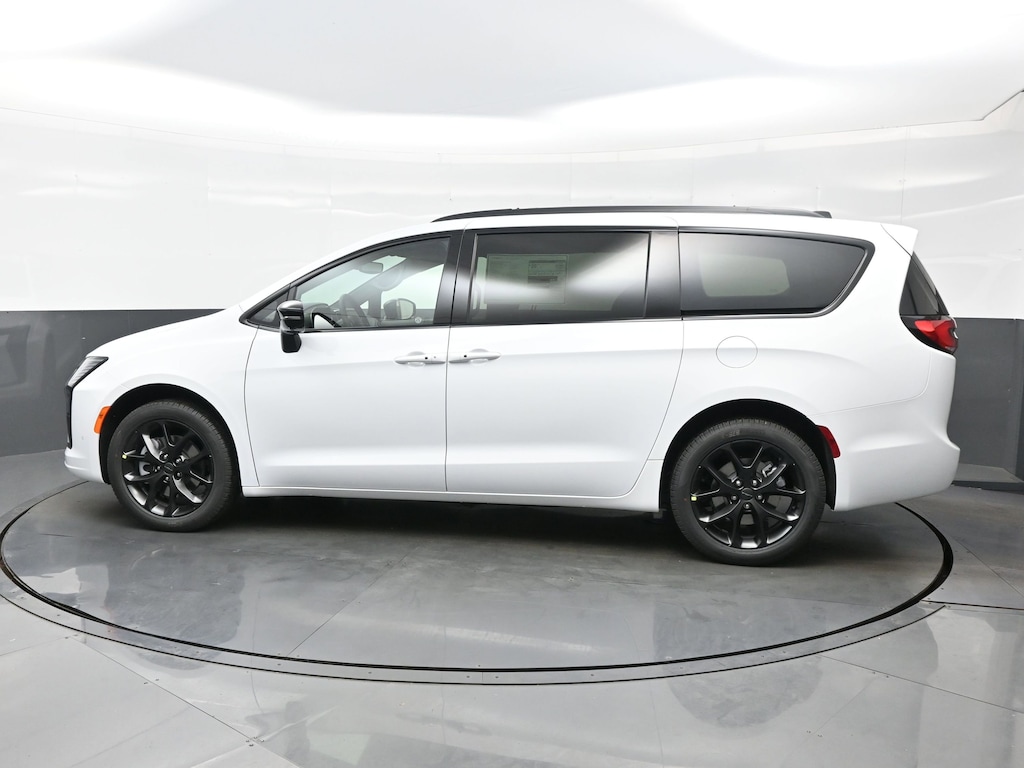 New 2027 Chrysler Pacifica LIMITED AWD Passenger Van
