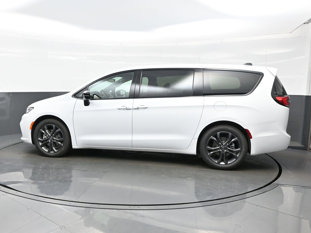New 2026 Chrysler Pacifica SELECT Passenger Van