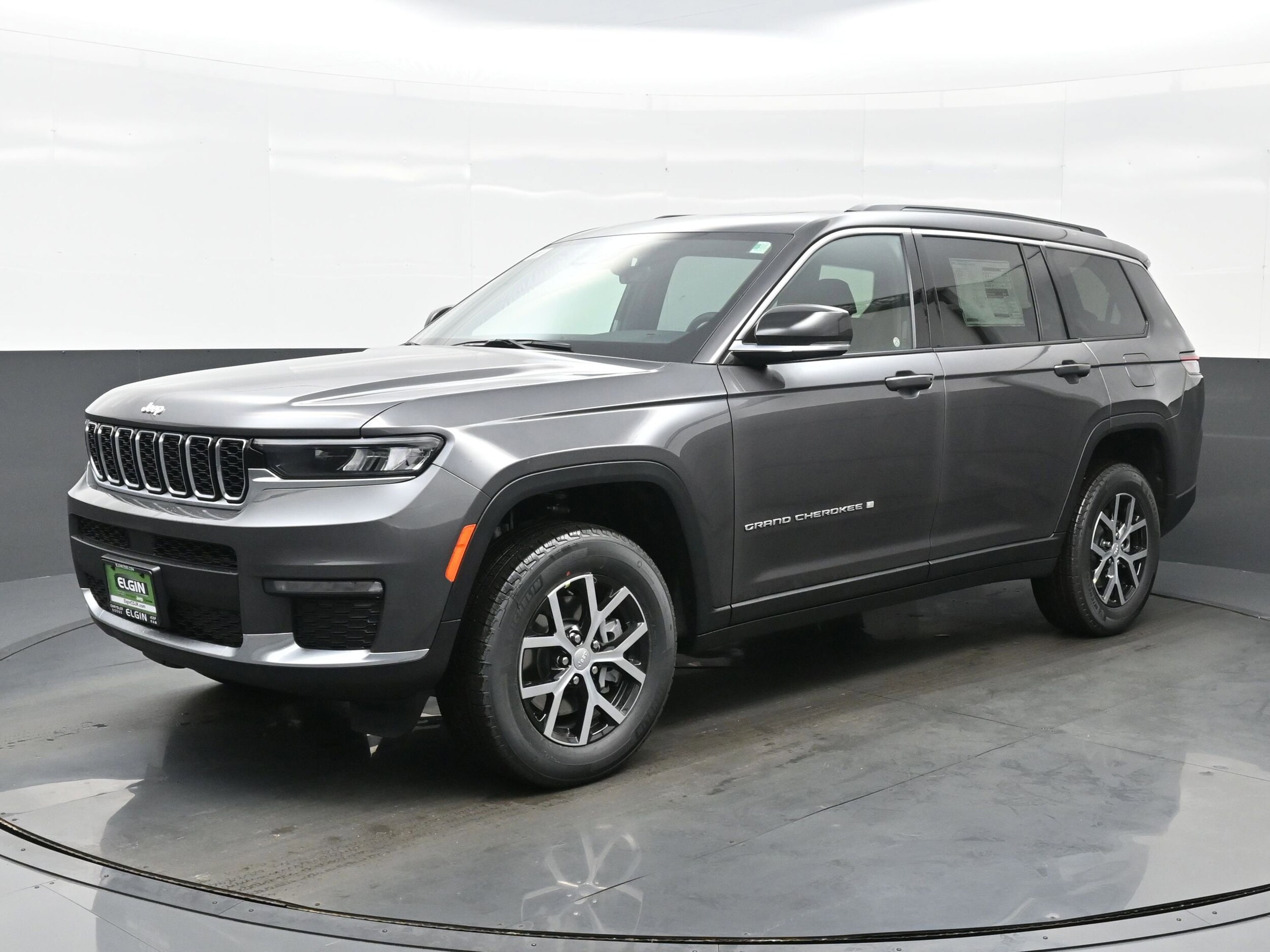 2025 Jeep Grand Cherokee Limited photo 2