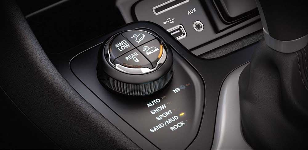 2018 Jeep Cherokee Interior Gallery 7.jpg