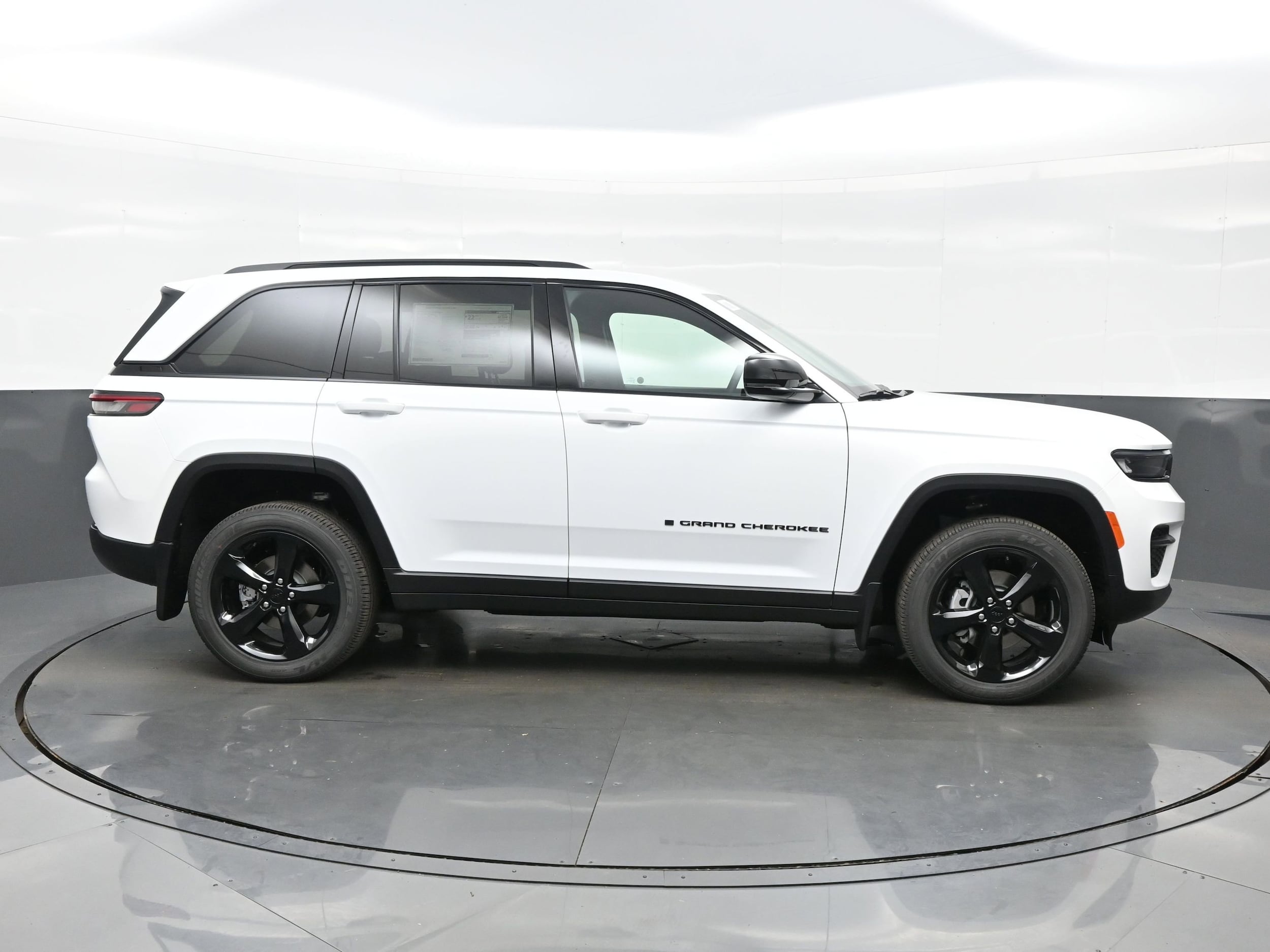 2025 Jeep Grand Cherokee Altitude - Photo 10