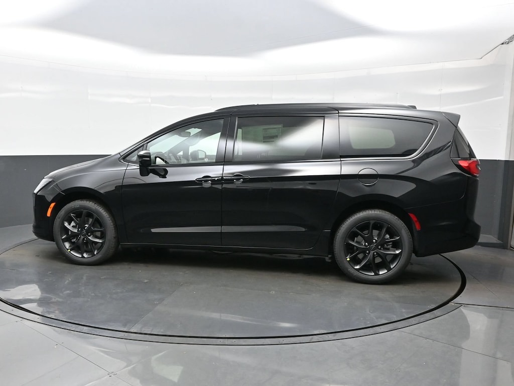 New 2027 Chrysler Pacifica LIMITED AWD Passenger Van