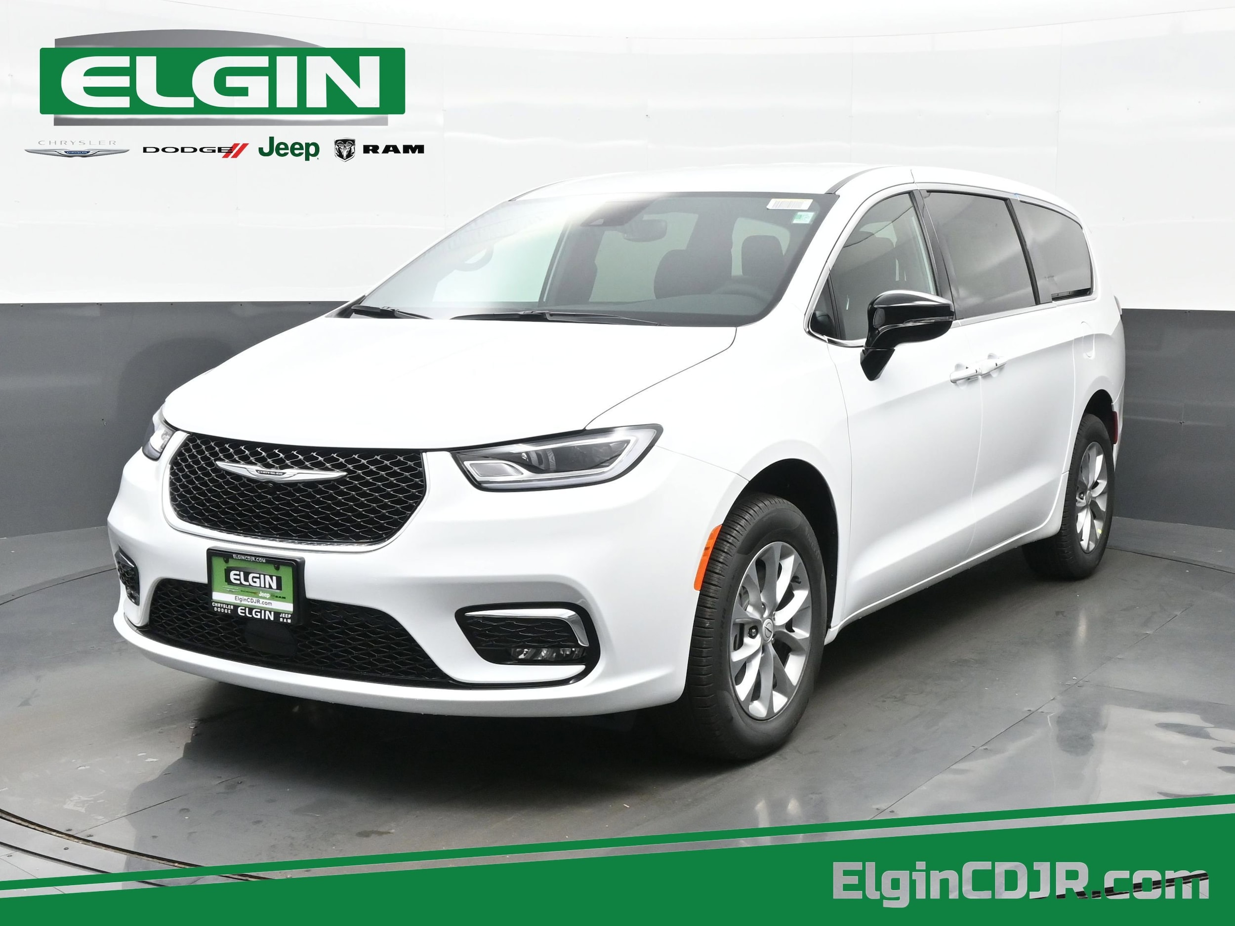 2026 Chrysler Pacifica Select's photo