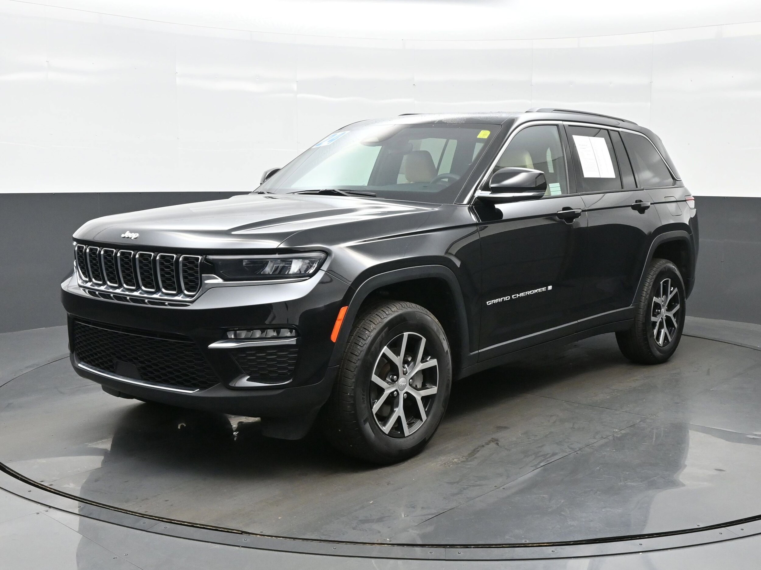 2024 Jeep Grand Cherokee Limited photo 2