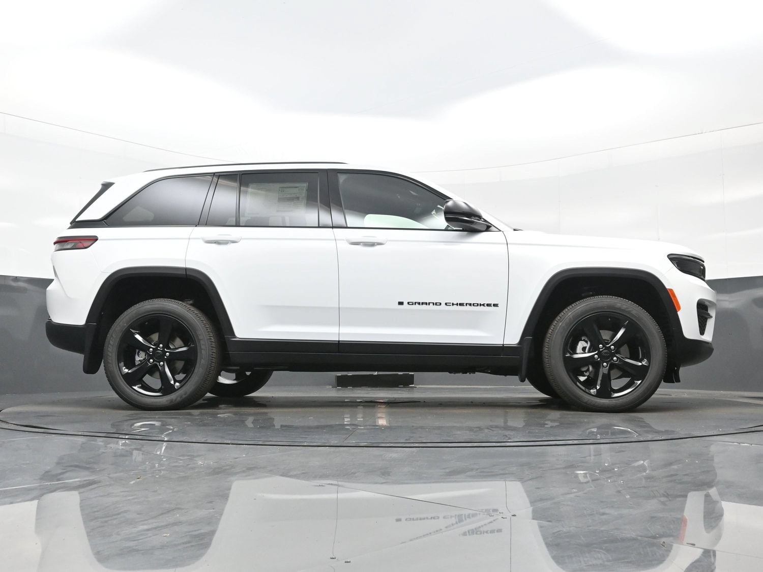 2025 Jeep Grand Cherokee Altitude - Photo 19