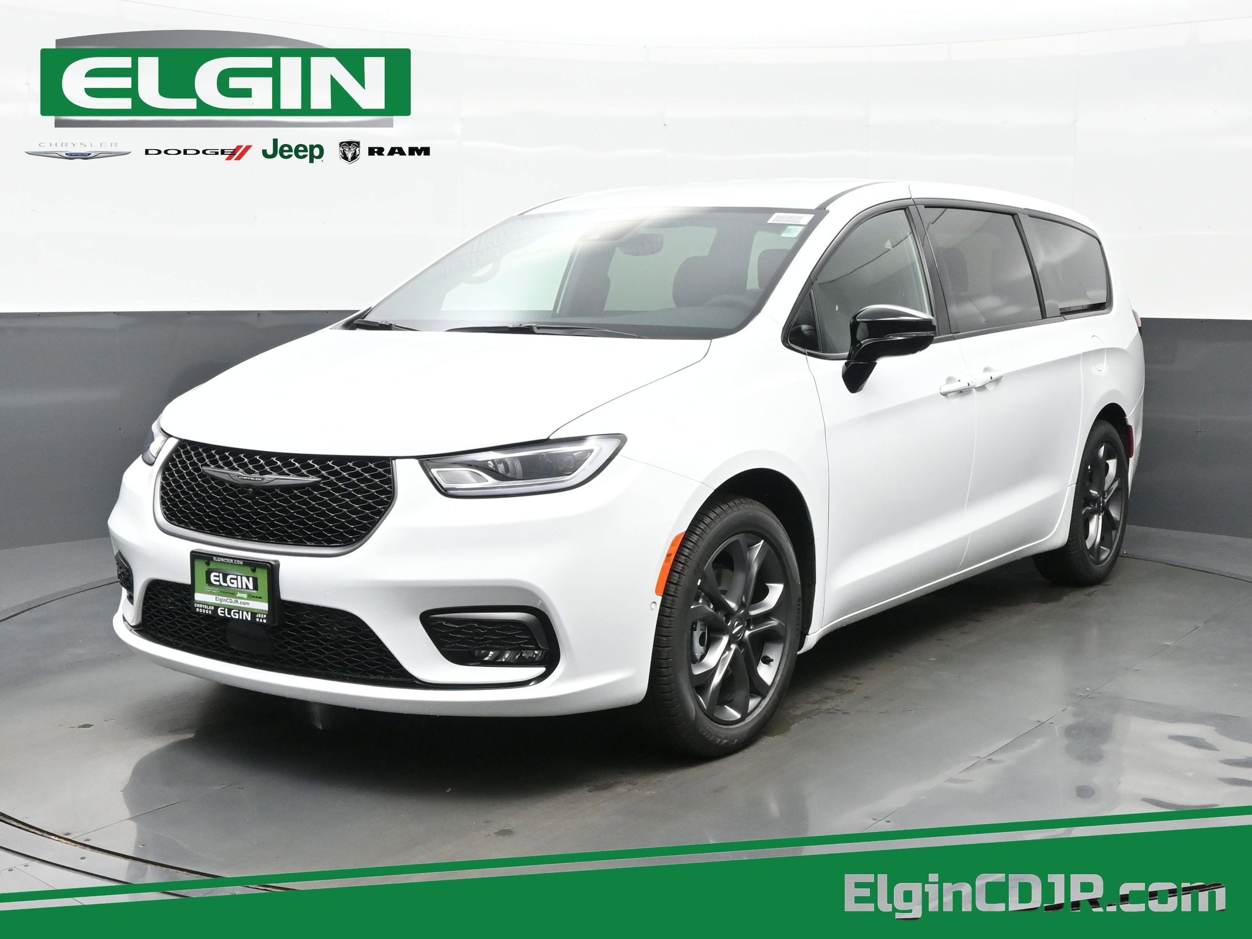 2026 Chrysler Pacifica Select's photo