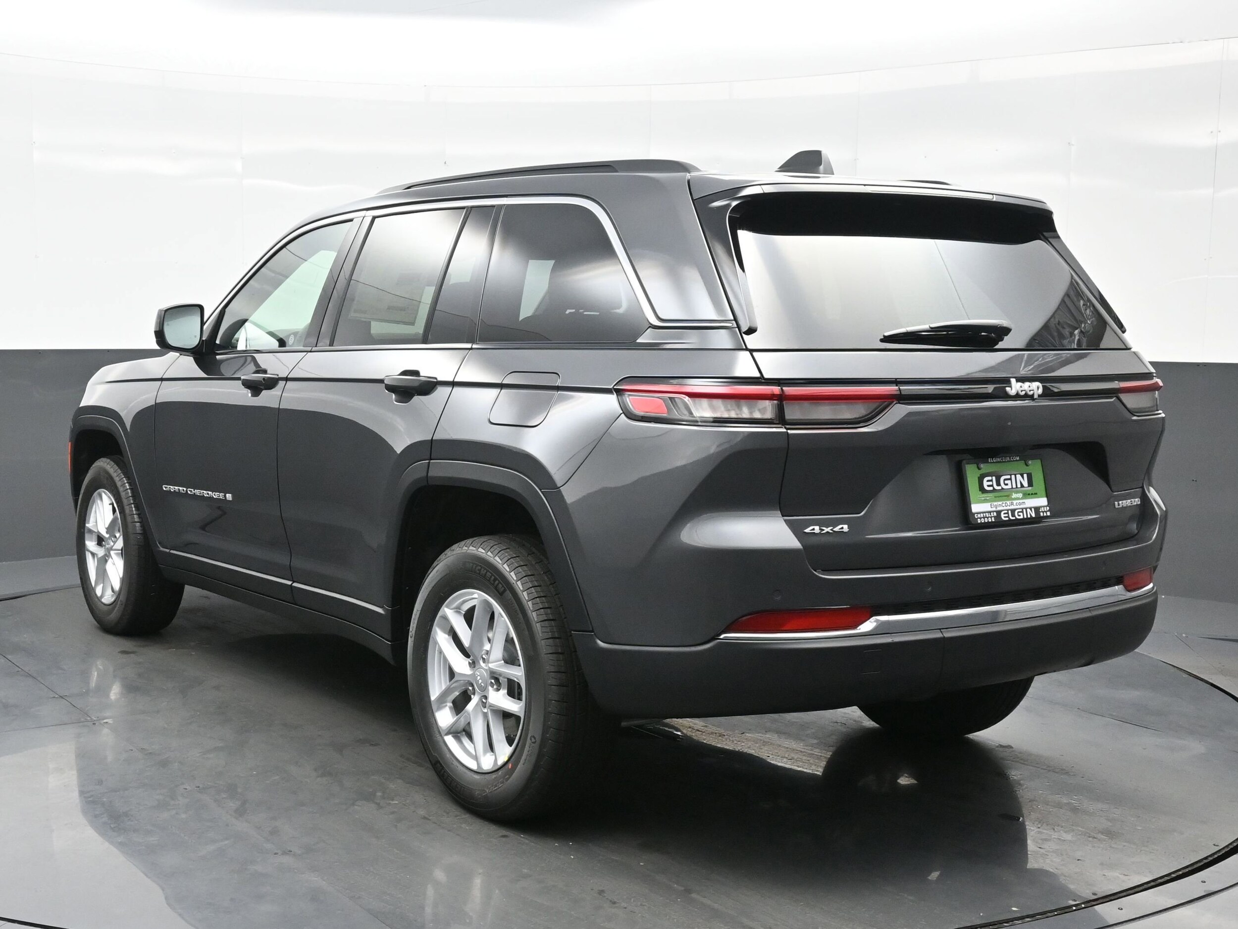 2025 Jeep Grand Cherokee Laredo X photo 4
