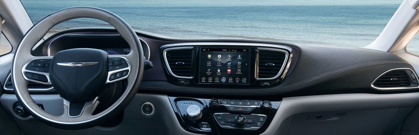2018-chrysler-pacifica-gallery-interior-3.jpg.image.1440.jpg