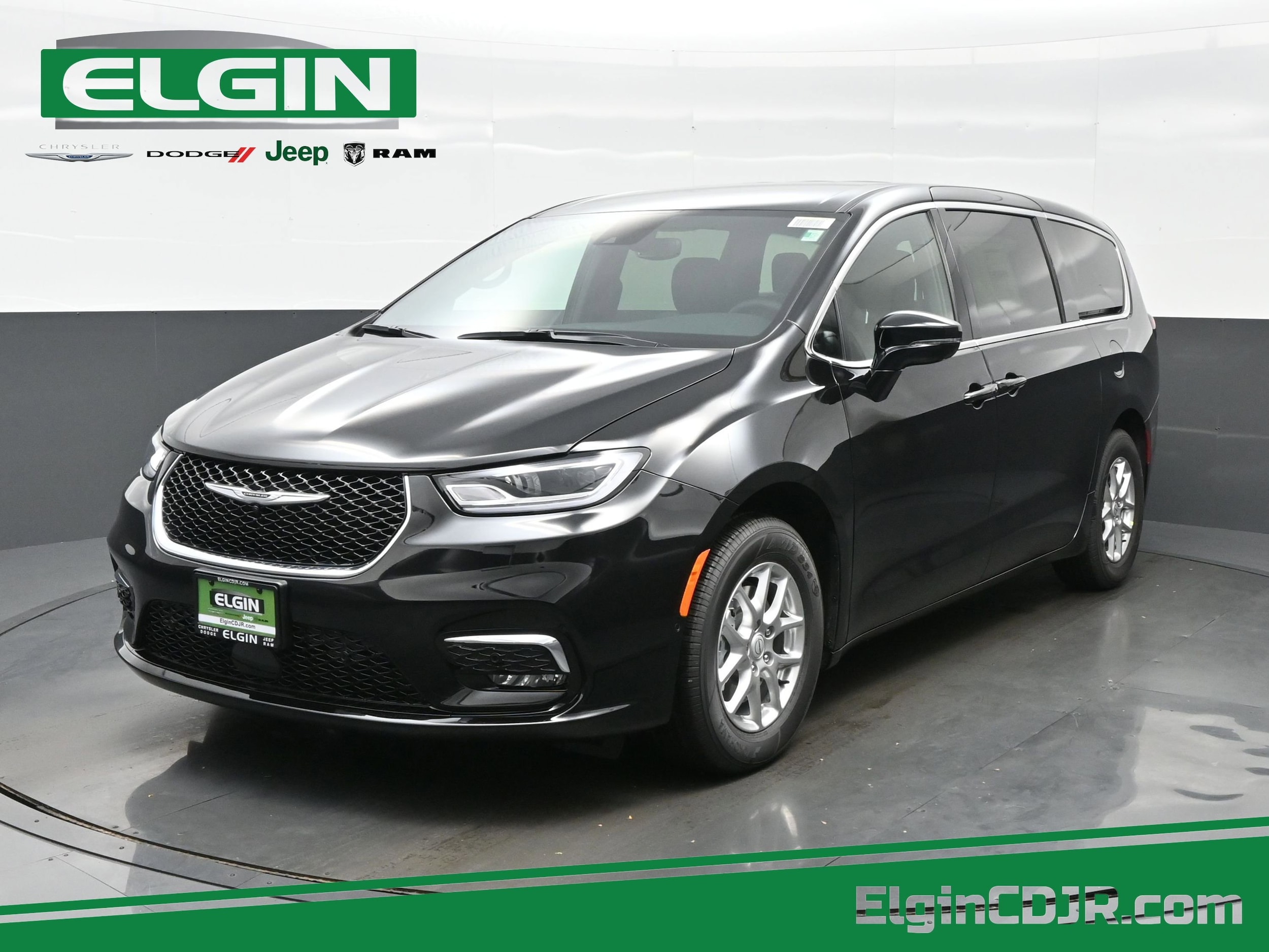 2026 Chrysler Pacifica Select's photo