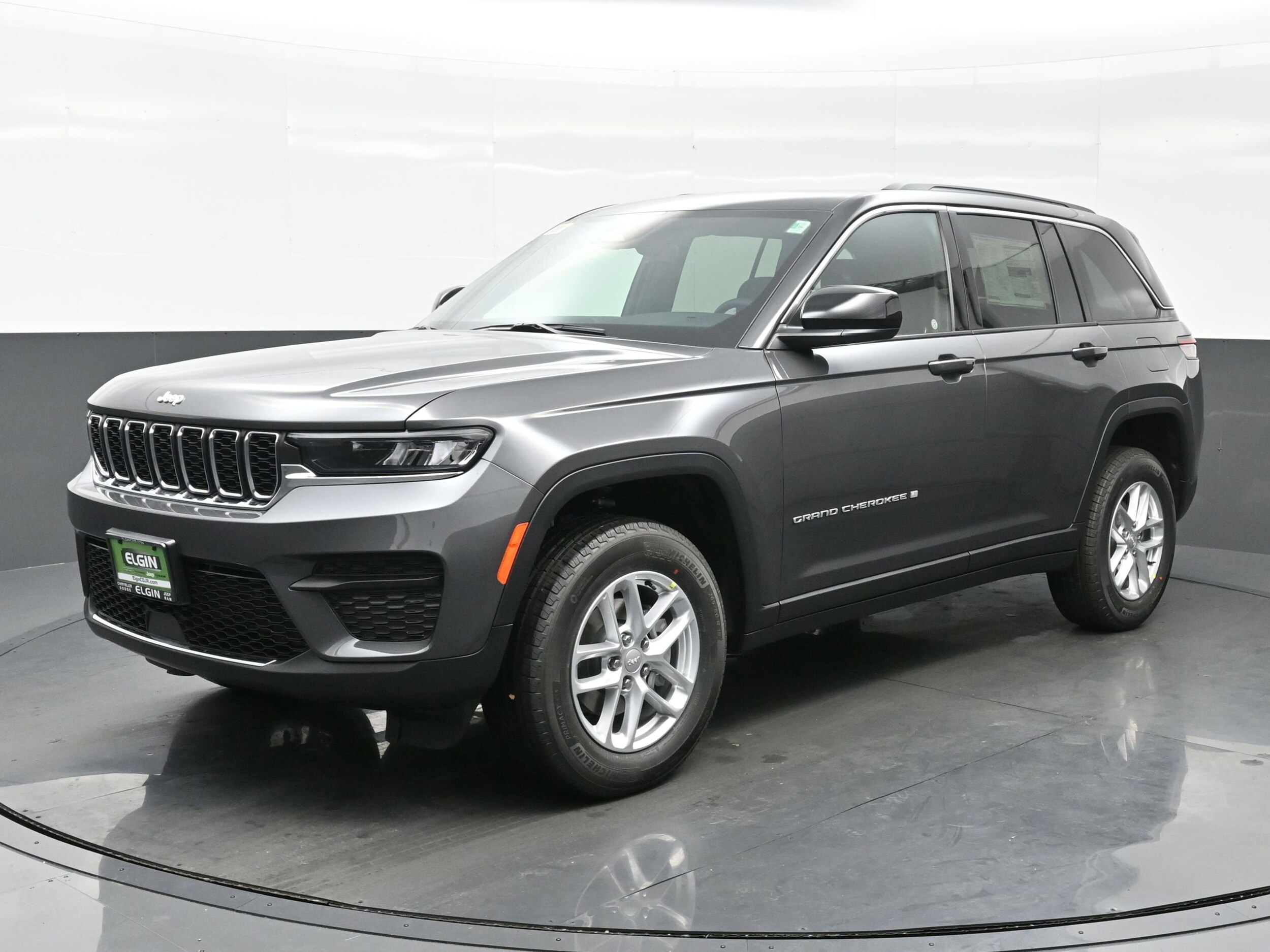 2025 Jeep Grand Cherokee Laredo X photo 2