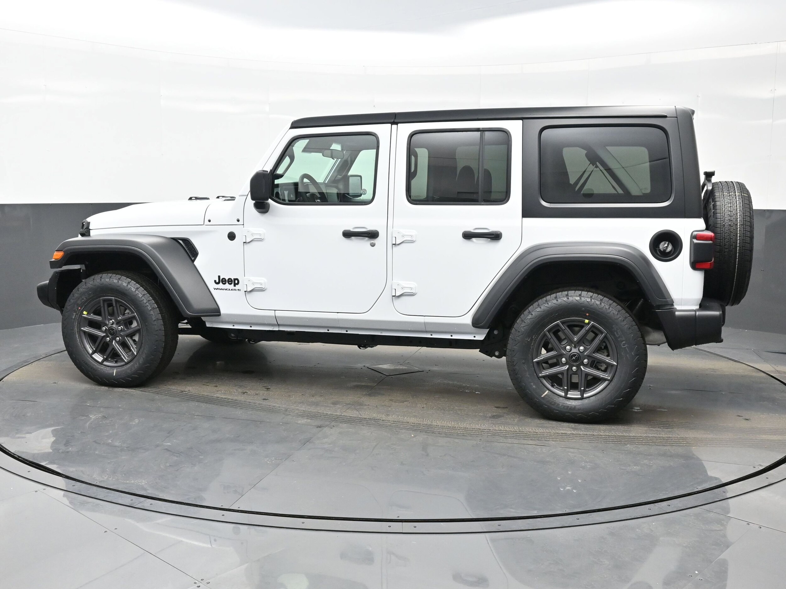 2025 Jeep Wrangler Sport photo 3