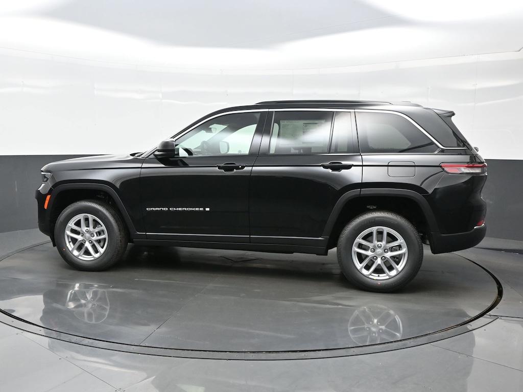 New 2025 Jeep Grand Cherokee LAREDO X 4X4 Sport Utility