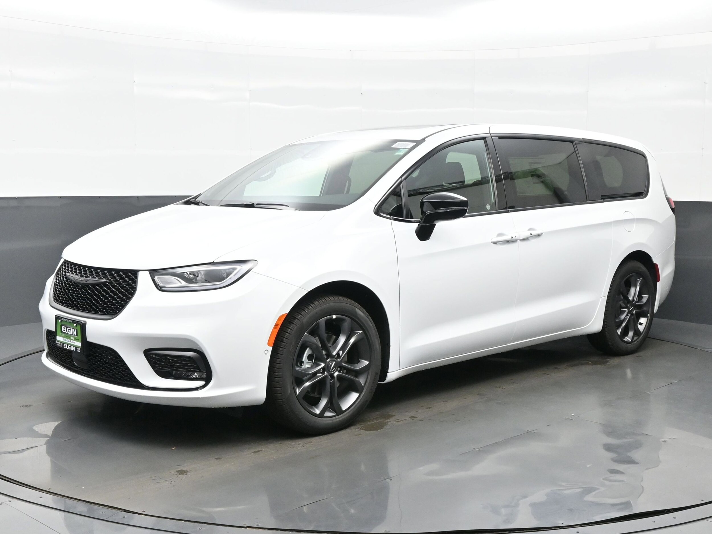 2026 Chrysler Pacifica photo 2