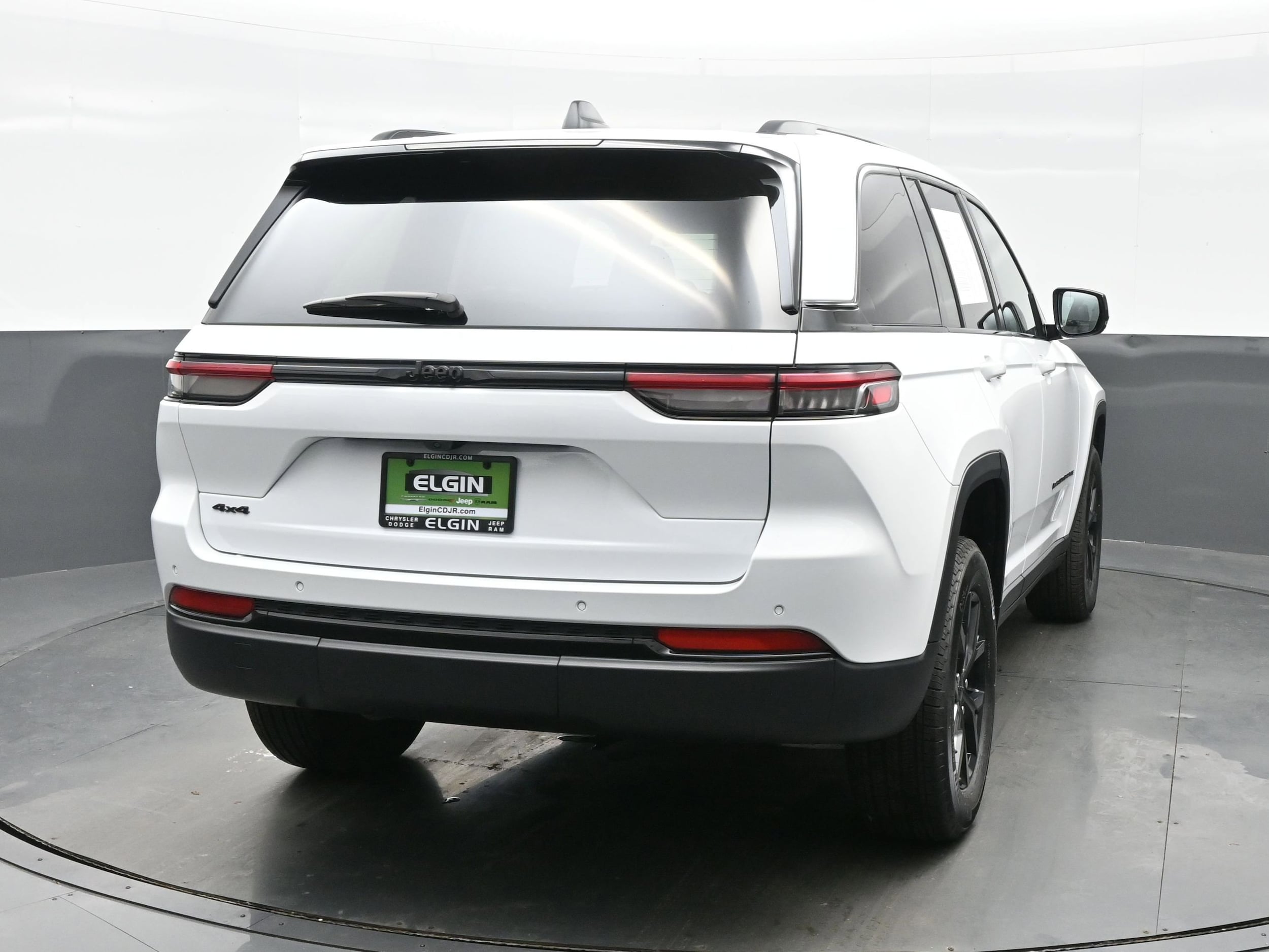 2024 Jeep Grand Cherokee Altitude photo 2