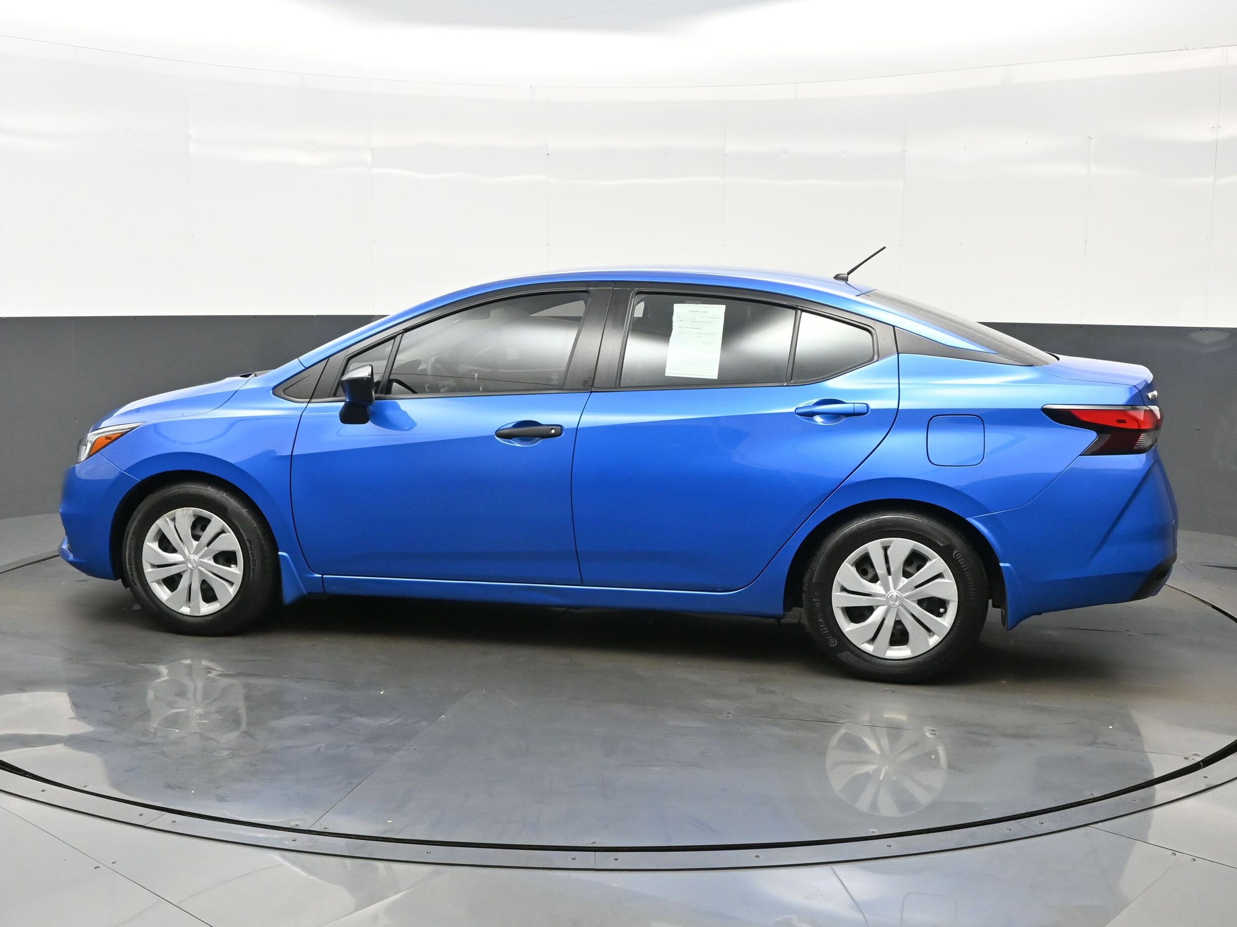 2021 Nissan Versa 1.6 S photo 3