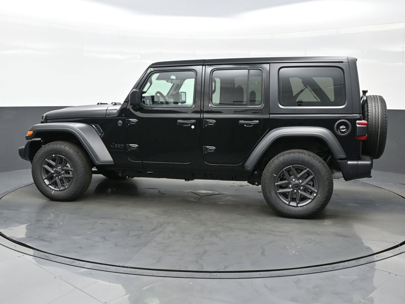 2025 Jeep Wrangler Sport photo 3