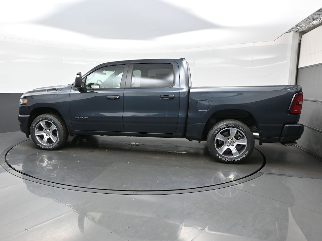 New 2026 Ram 1500 EXPRESS CREW CAB 4X4 5'7 BOX Pickup