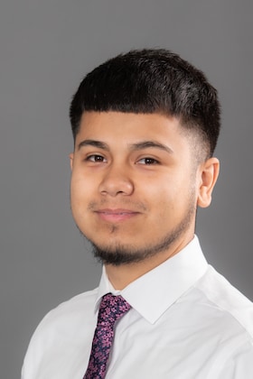 Staff member David Cruz from ID_889b00232e90