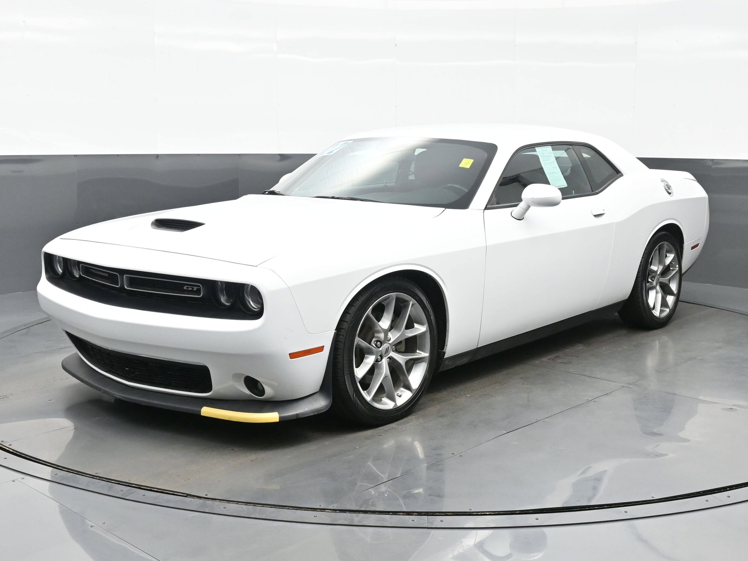 2022 Dodge Challenger GT photo 2
