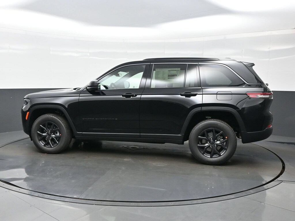 New 2027 Jeep Grand Cherokee Laredo Altitude Sport Utility