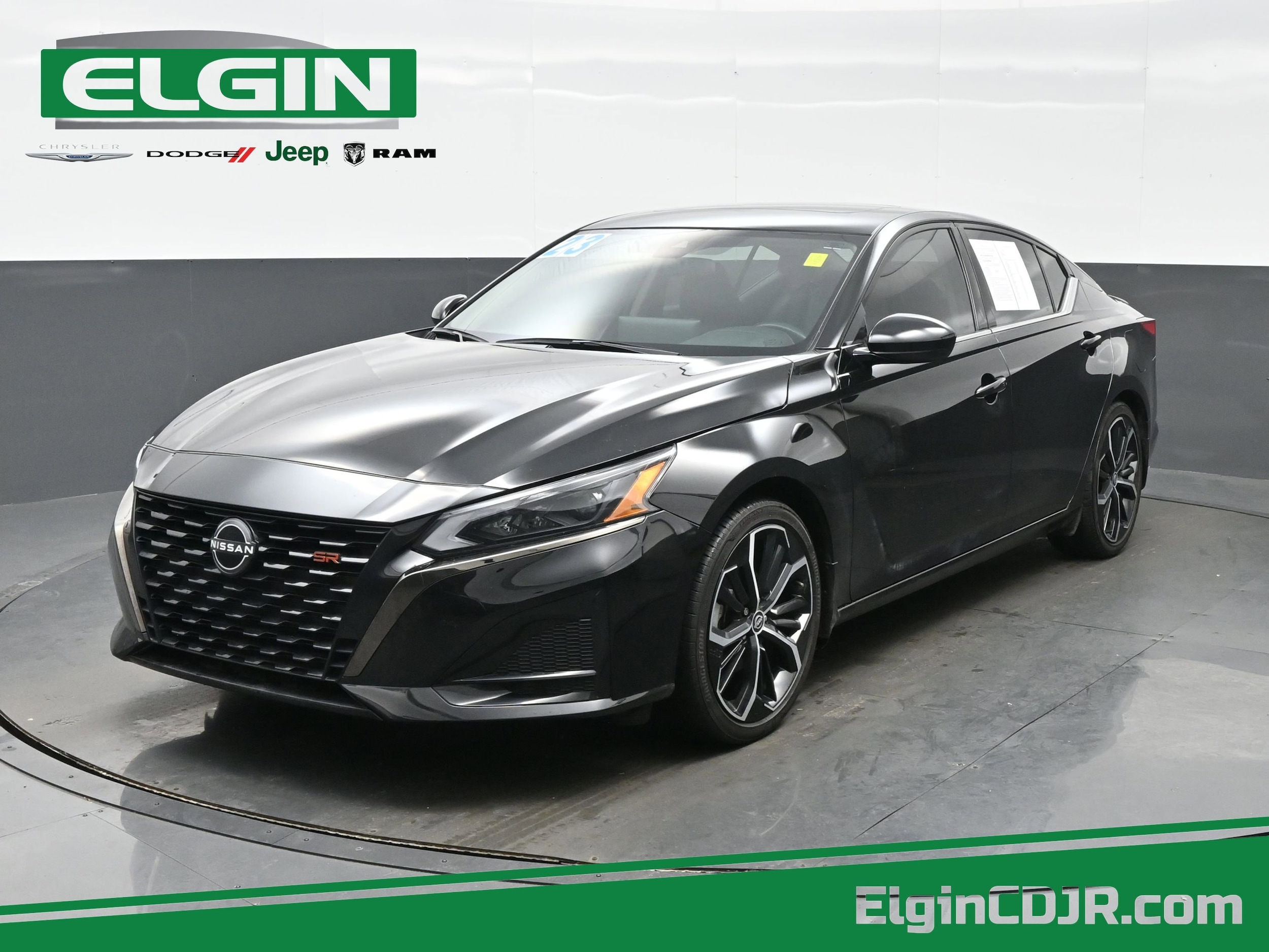 2023 Nissan Altima SR's photo