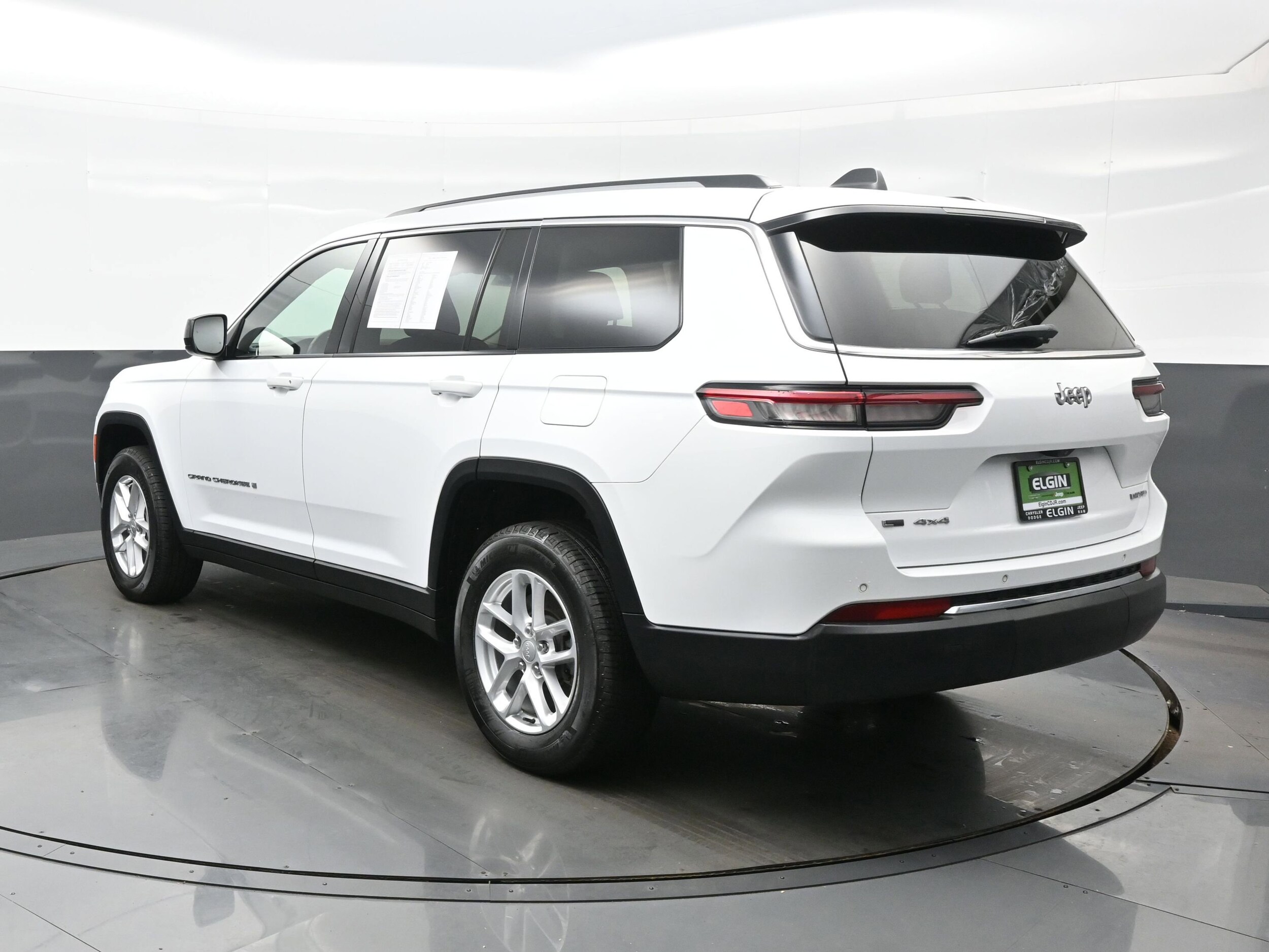 2022 Jeep Grand Cherokee Laredo photo 3