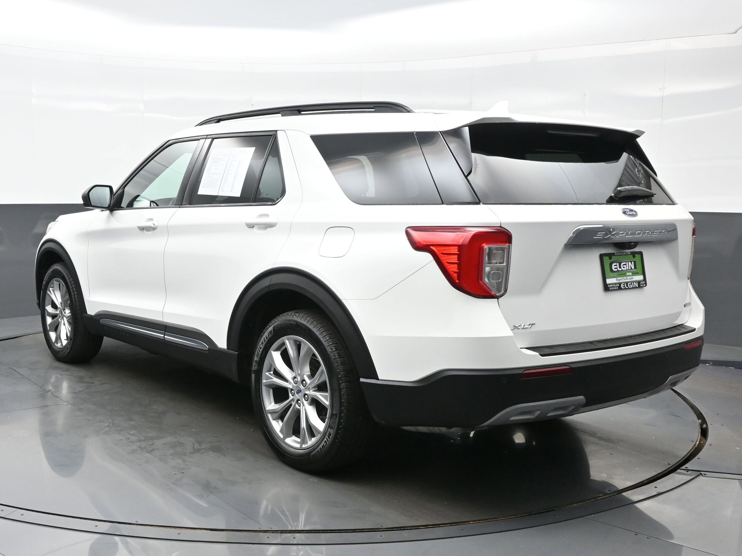 2020 Ford Explorer XLT photo 2
