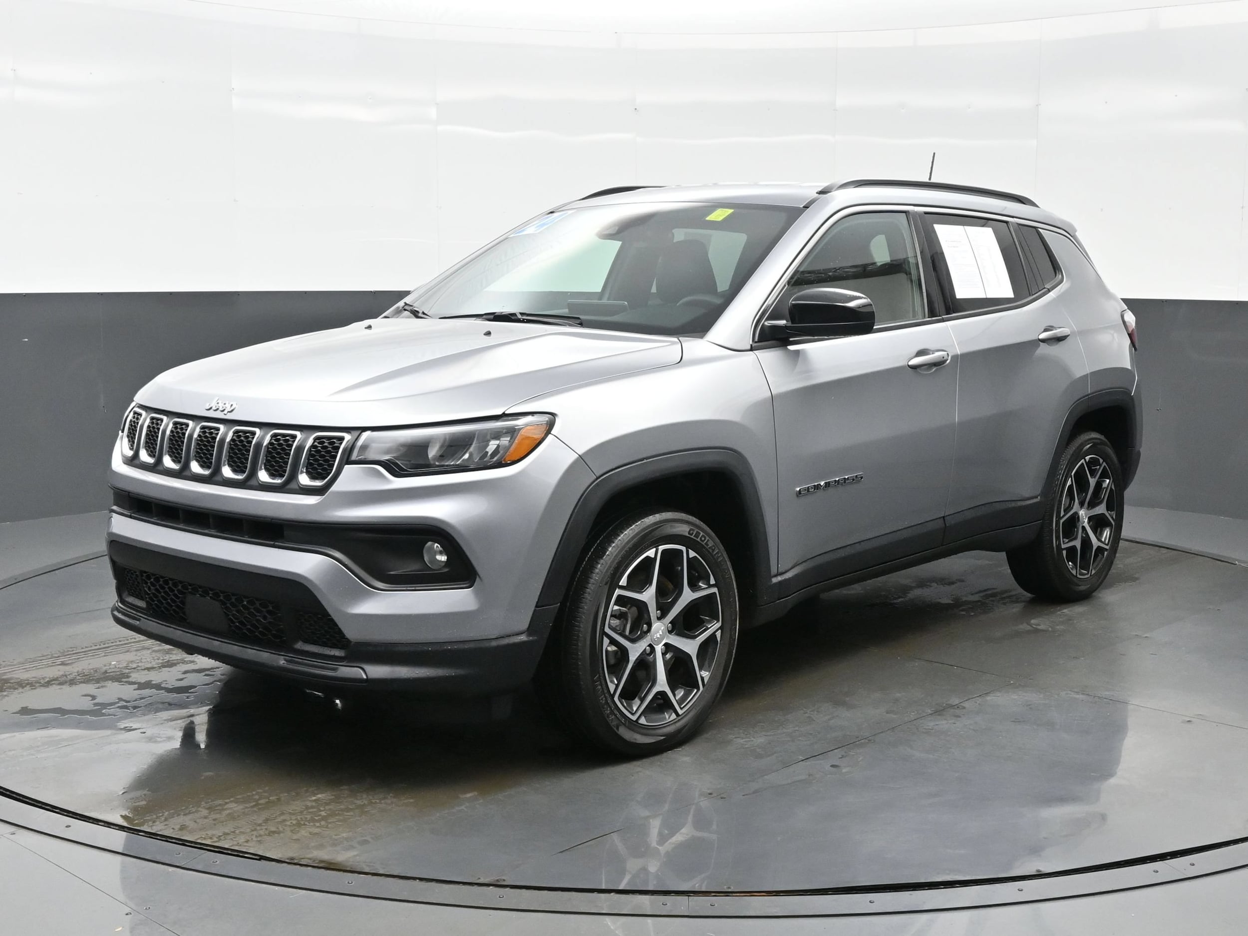 Used 2024 Jeep Compass Latitude with VIN 3C4NJDBN8RT605998 for sale in Streamwood, IL