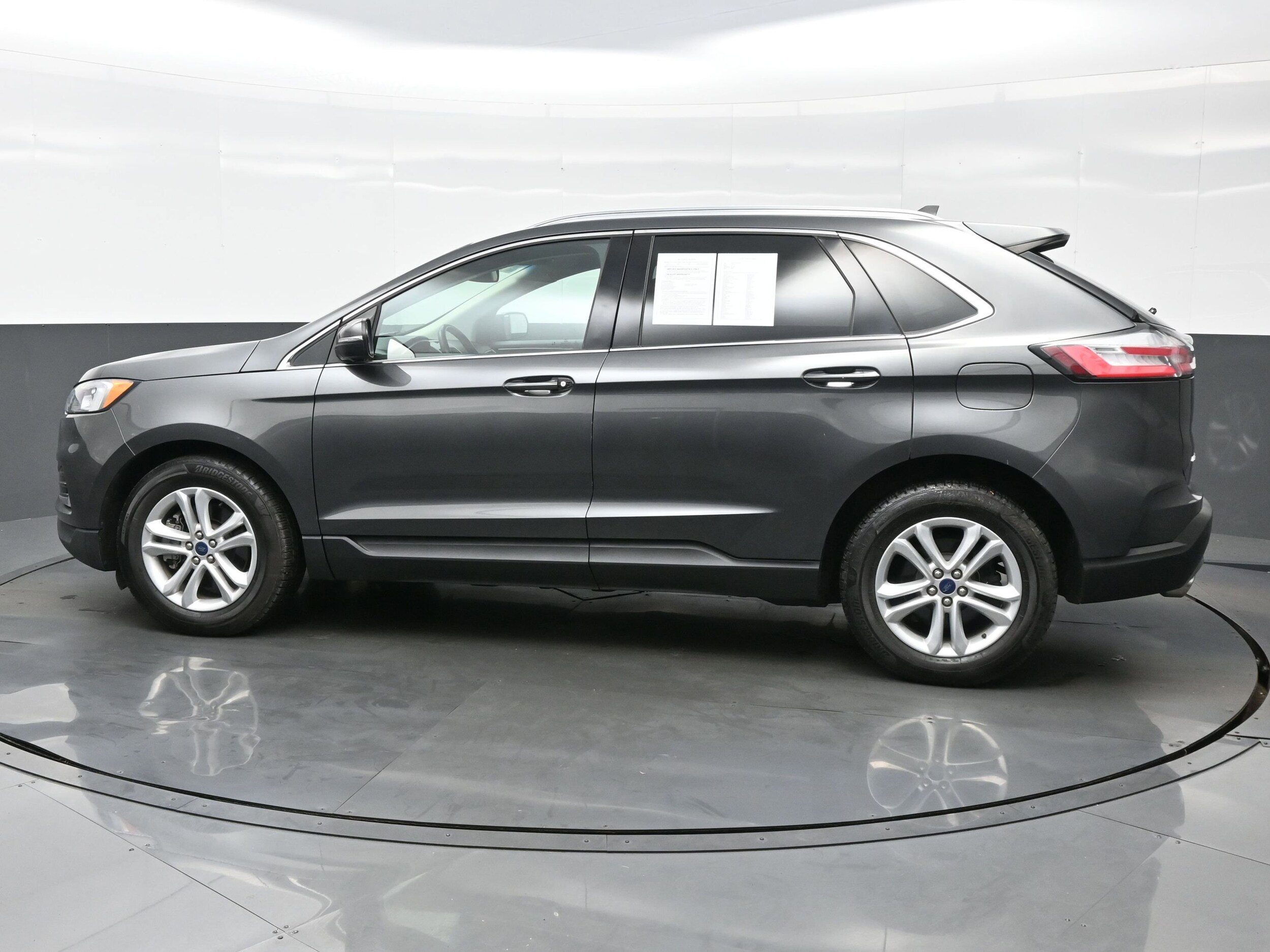 2020 Ford Edge SEL photo 3