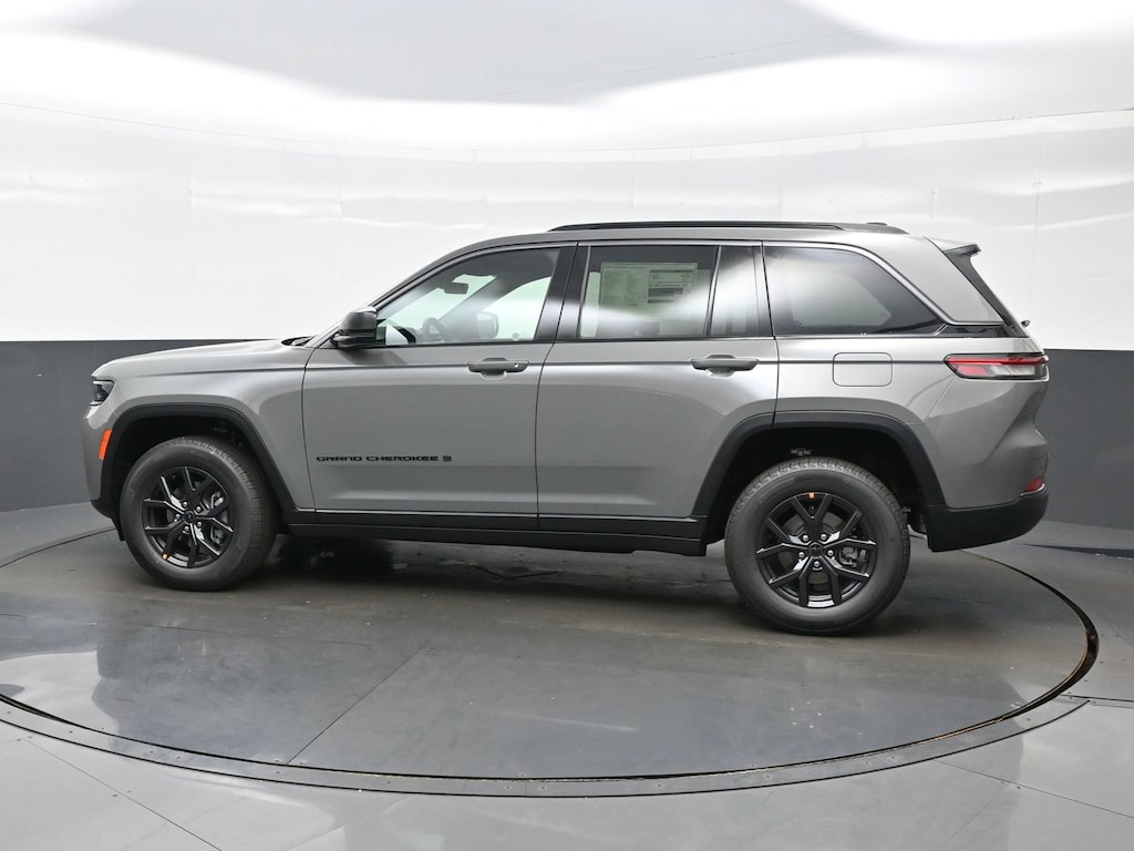 New 2027 Jeep Grand Cherokee 2 Row LAREDO 4X4 Sport Utility