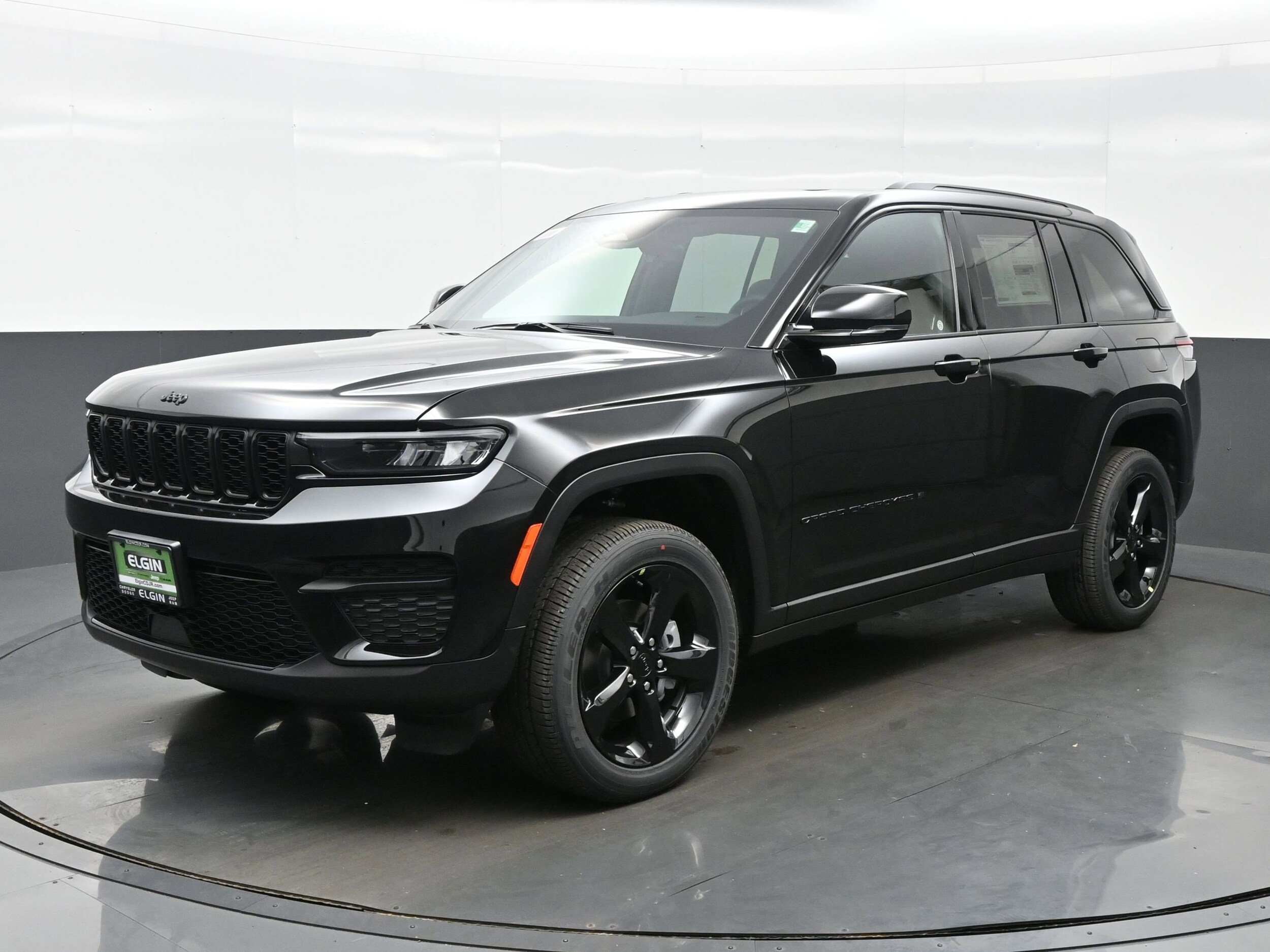 2025 Jeep Grand Cherokee Altitude photo 2