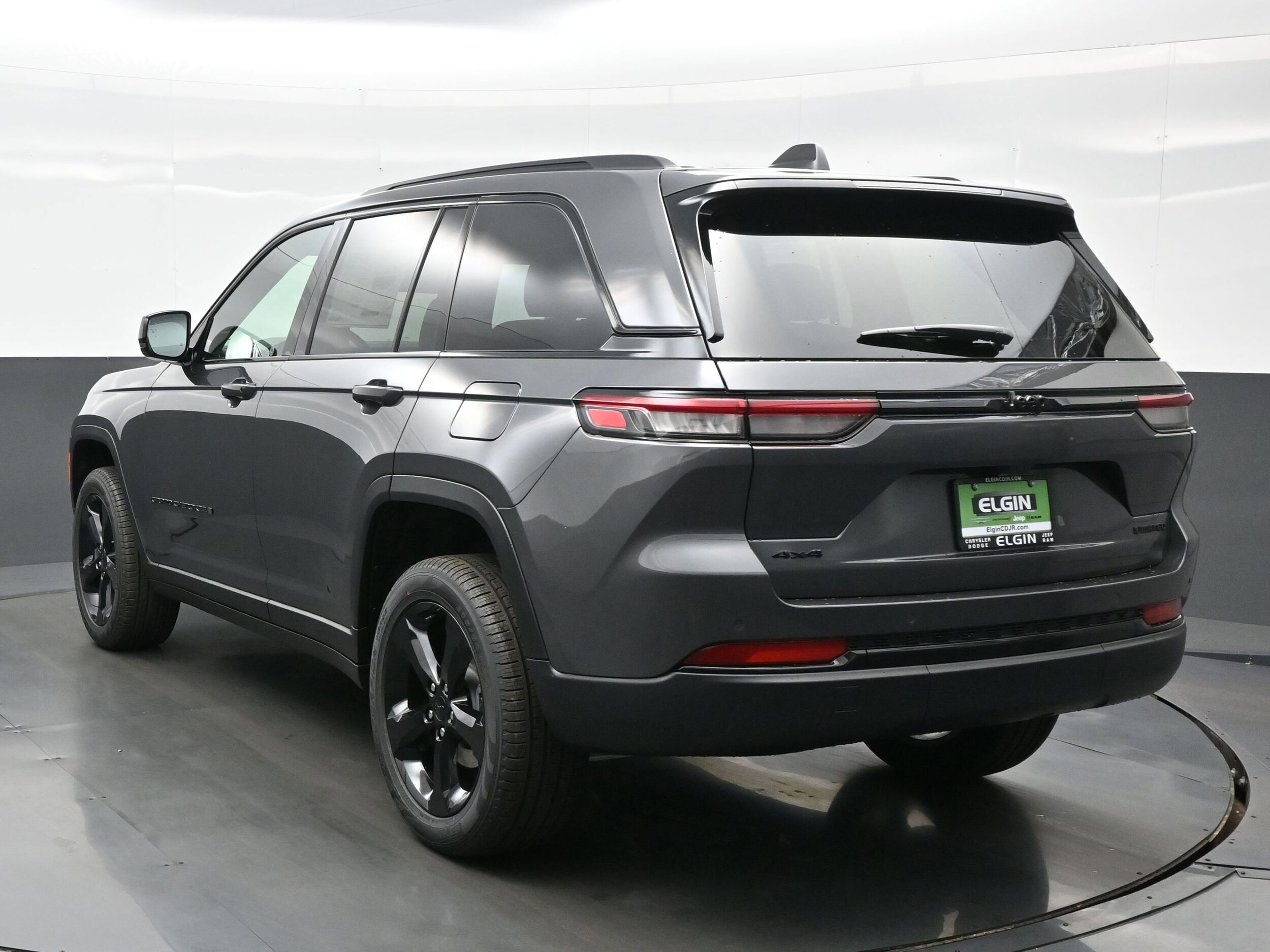 2025 Jeep Grand Cherokee Limited photo 4