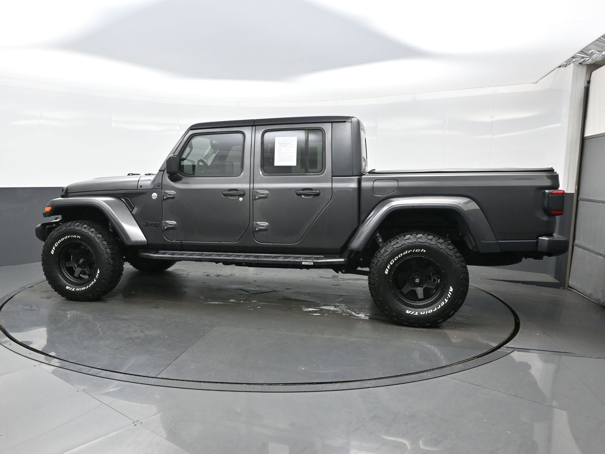 2021 Jeep Gladiator Sport S photo 3