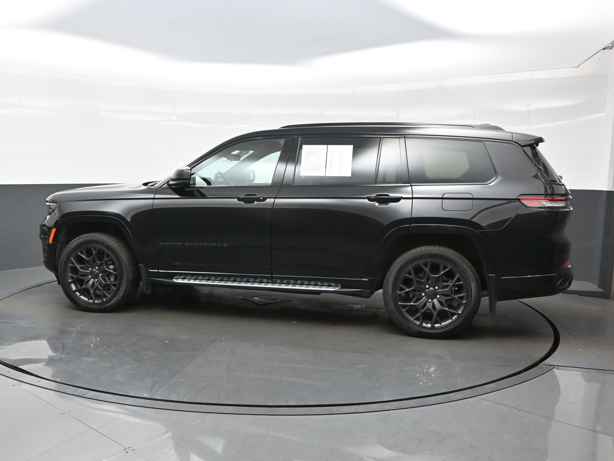 2025 Jeep Grand Cherokee L Reserve Summit photo 3