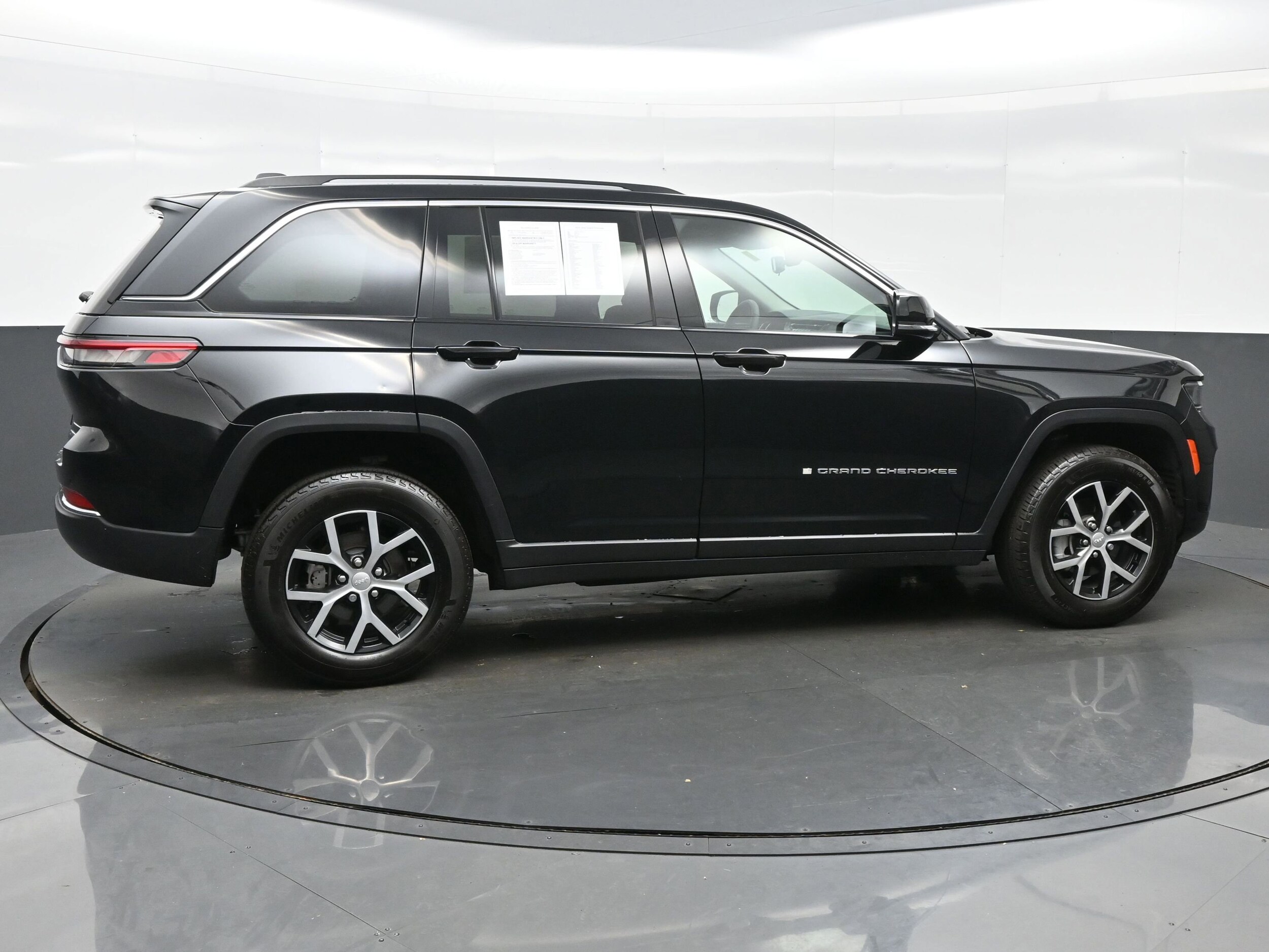 2024 Jeep Grand Cherokee Limited photo 3