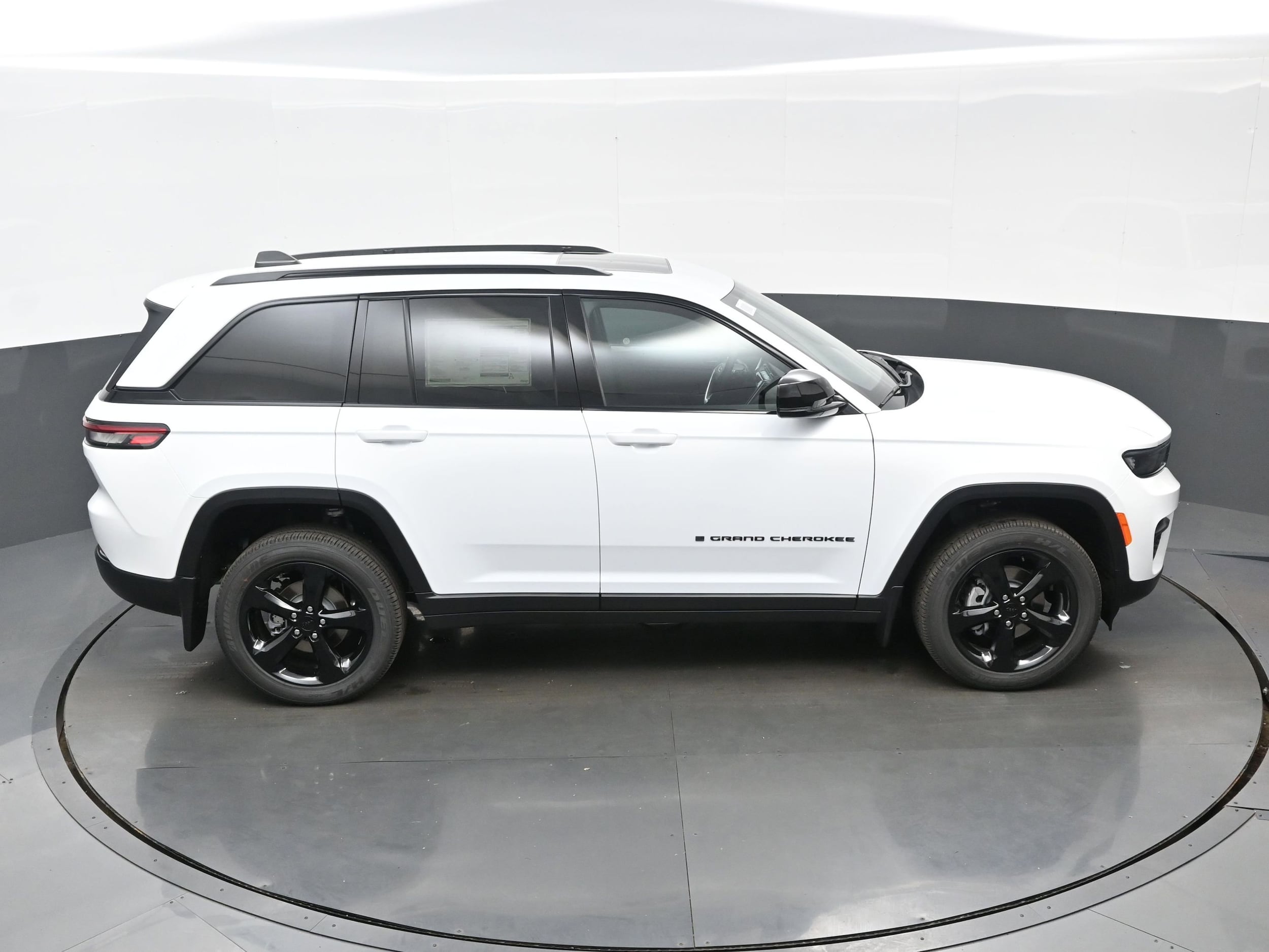 2025 Jeep Grand Cherokee Altitude - Photo 26