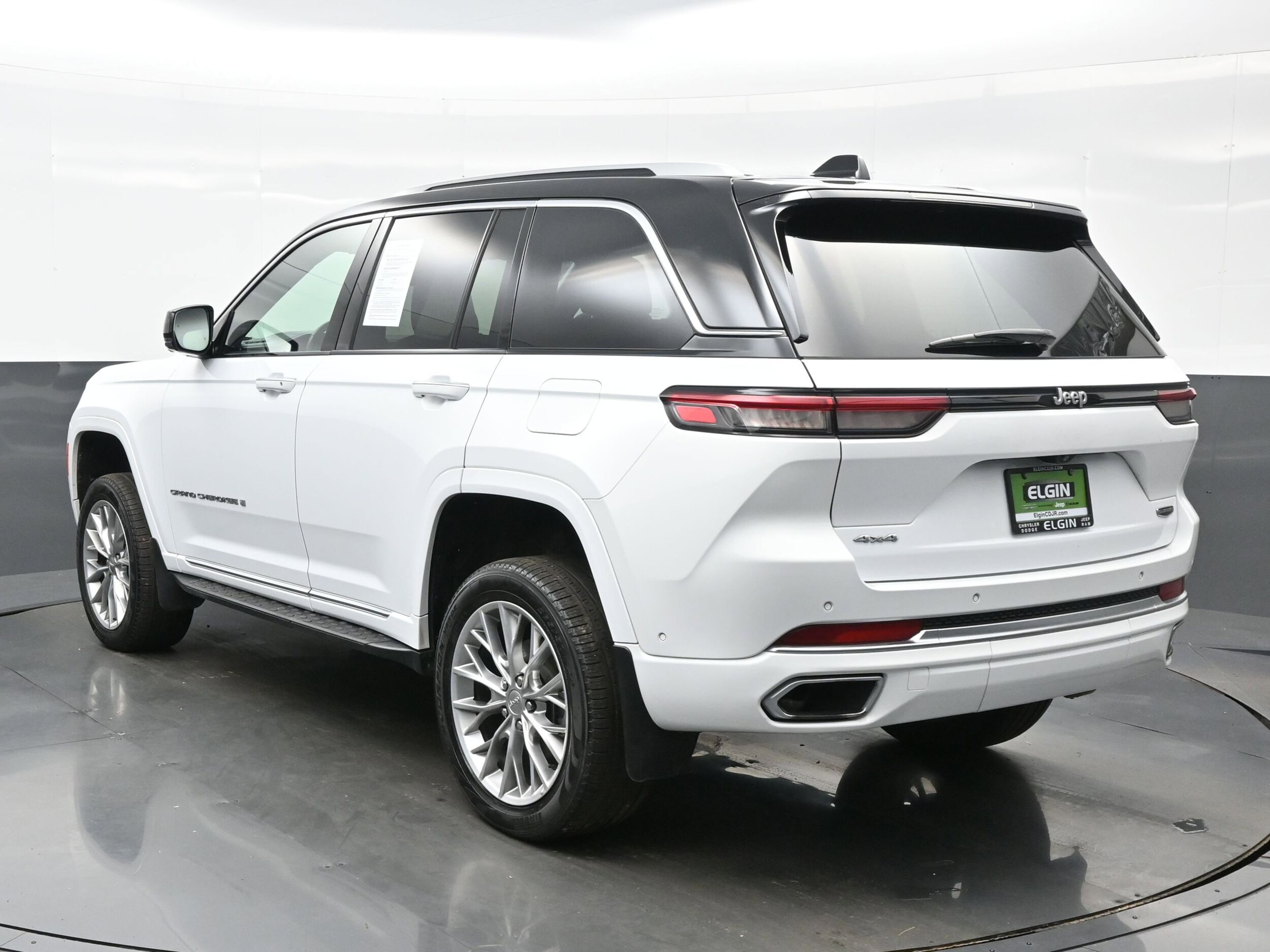 2023 Jeep Grand Cherokee Summit photo 4
