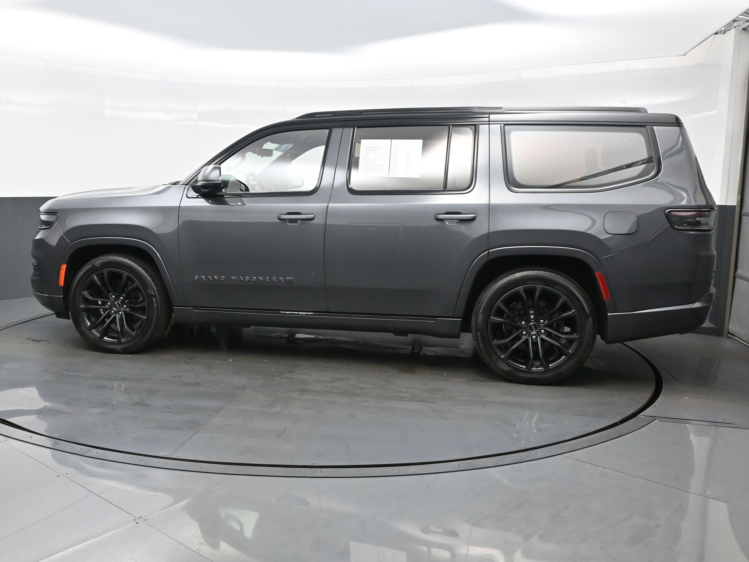 2022 Jeep Grand Wagoneer II Obsidian photo 3