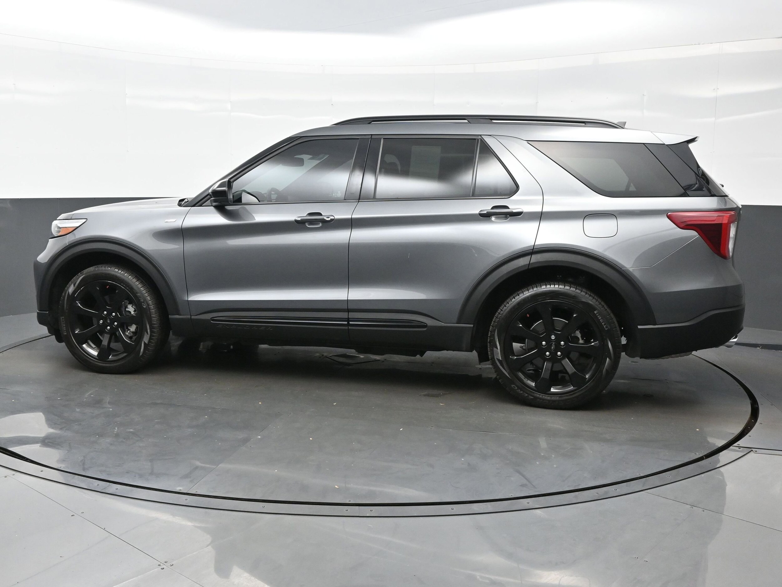 2023 Ford Explorer ST-Line photo 3