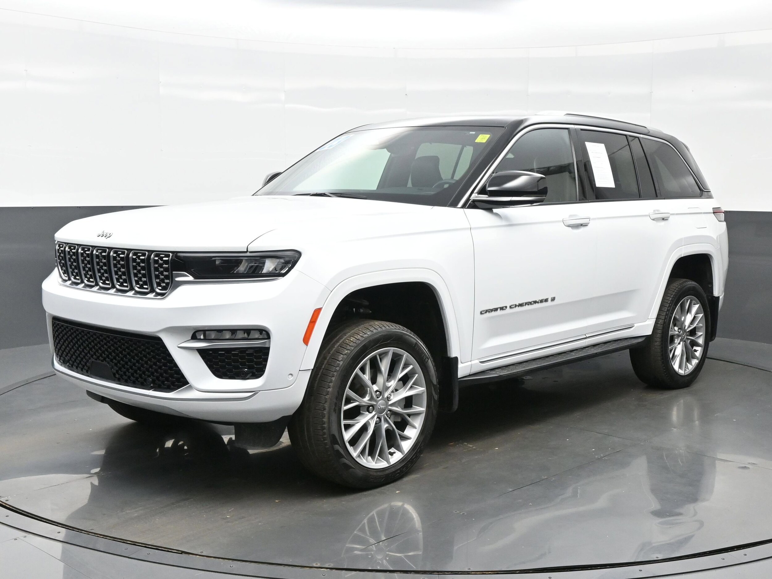 2023 Jeep Grand Cherokee Summit photo 2