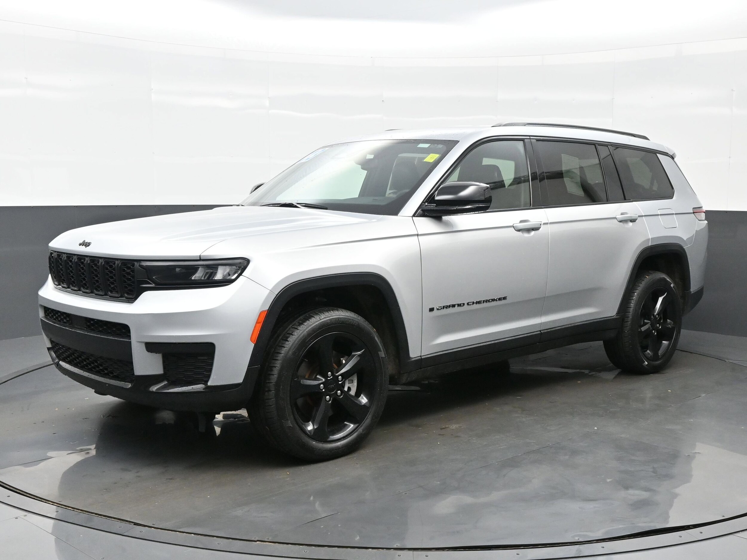 2023 Jeep Grand Cherokee Altitude photo 2