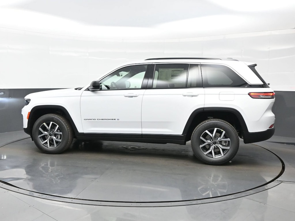 New 2027 Jeep Grand Cherokee Laredo X Sport Utility