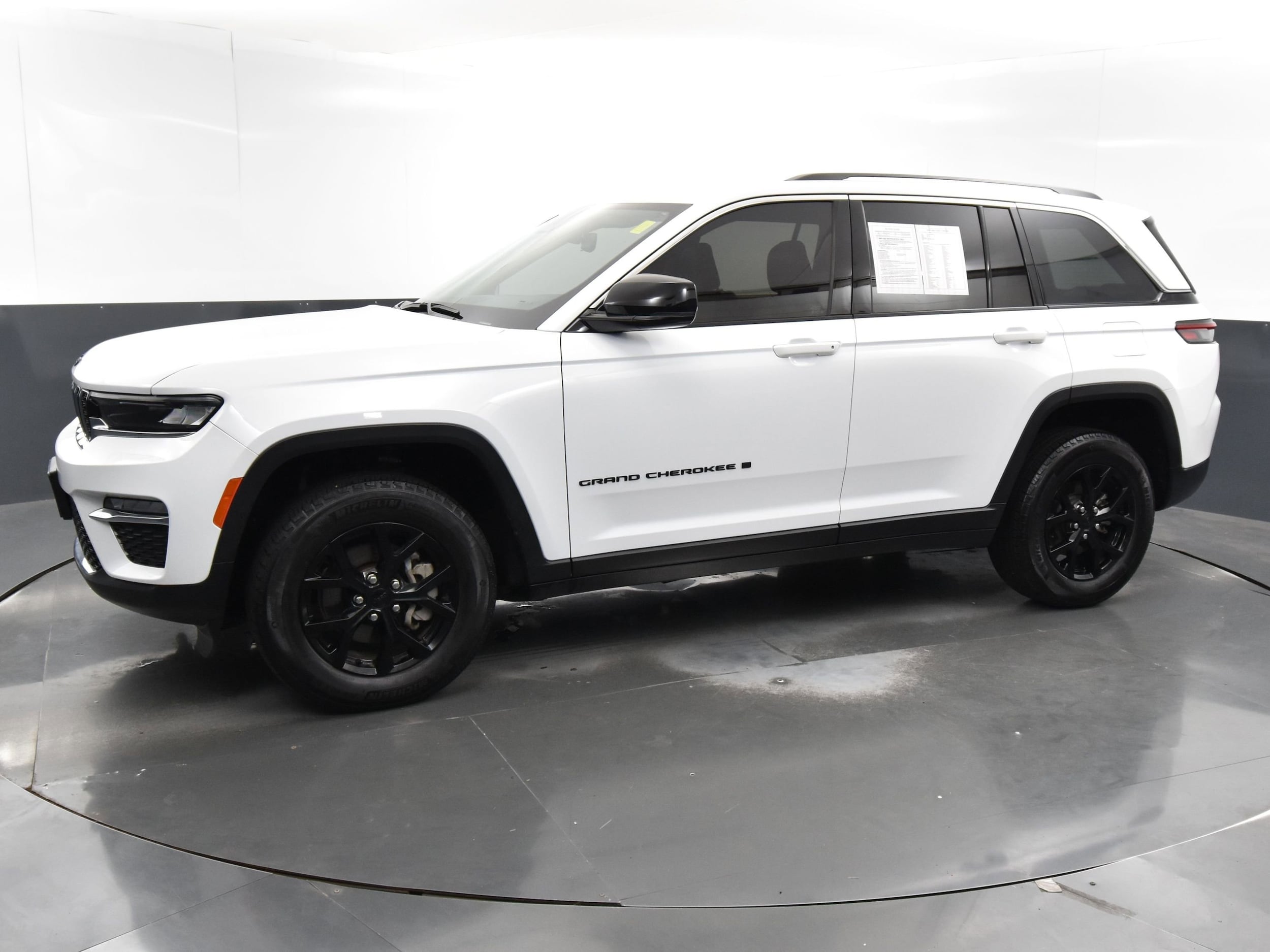 Used 2022 Jeep Grand Cherokee Limited with VIN 1C4RJHBG6N8544086 for sale in Streamwood, IL