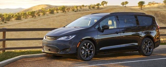 Chrysler Pacifica Reviews.jpg