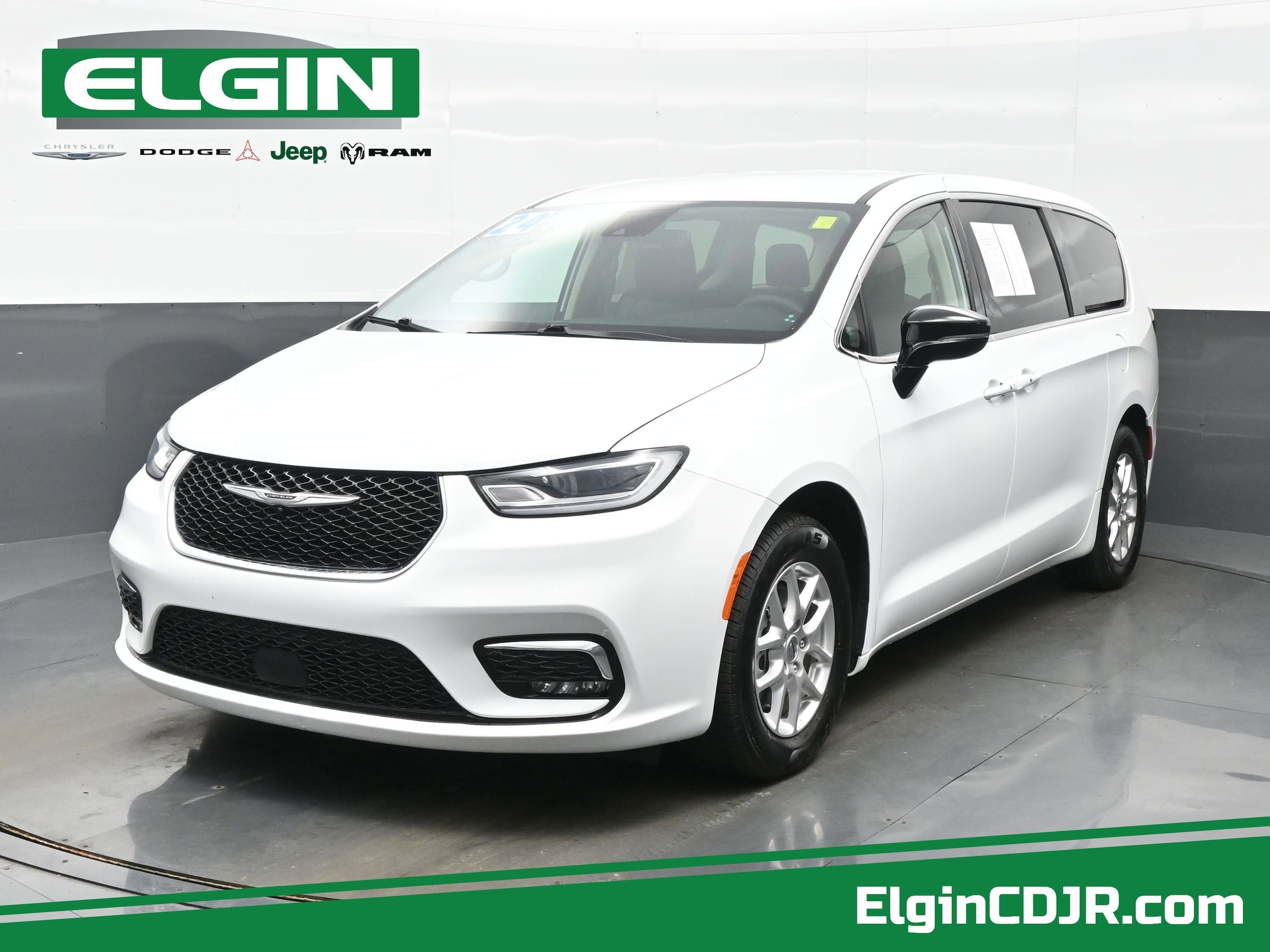 2024 Chrysler Pacifica Touring L's photo