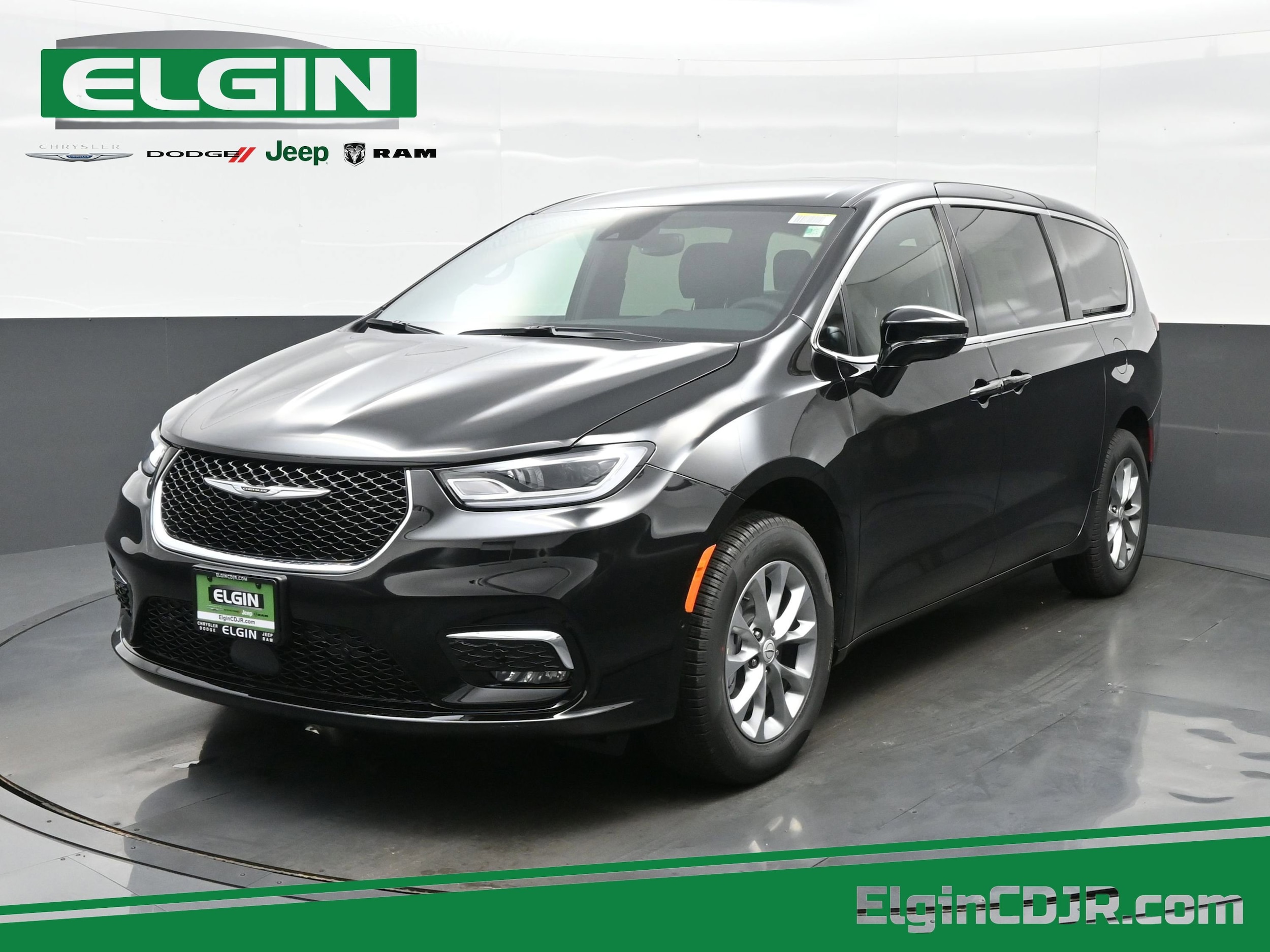 2026 Chrysler Pacifica Select's photo