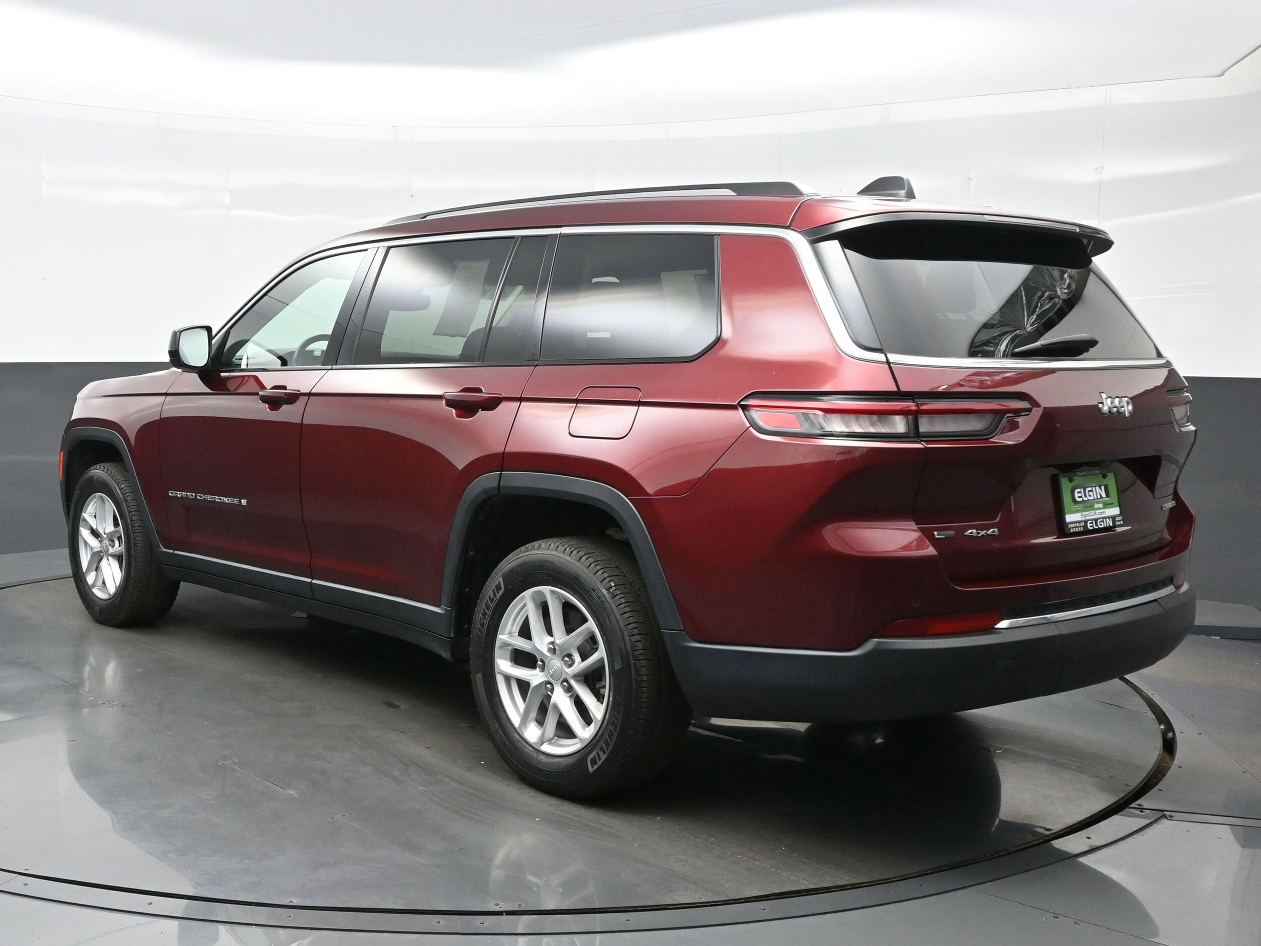 2022 Jeep Grand Cherokee Laredo photo 2