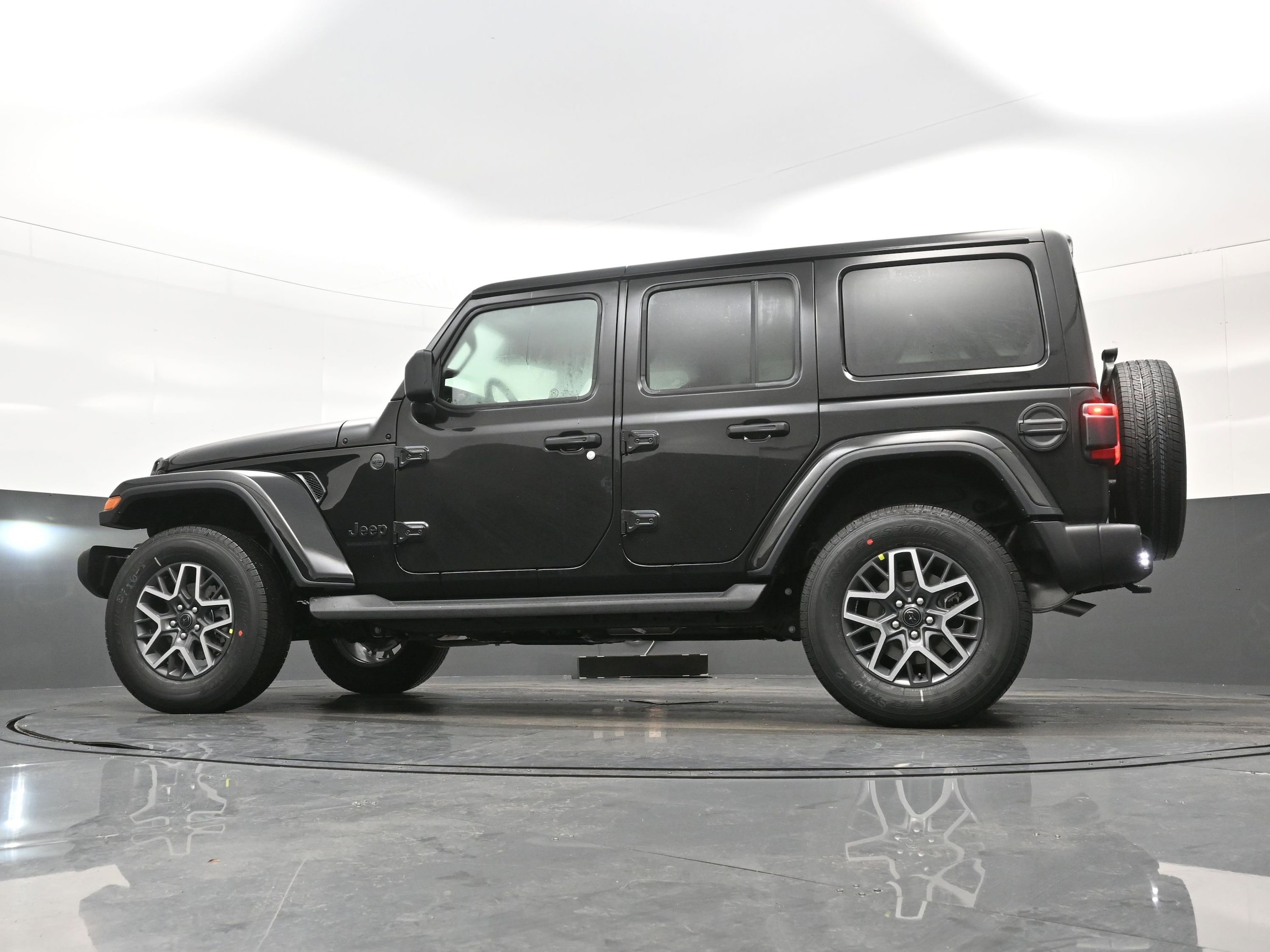 2025 Jeep Wrangler 4-Door Sahara - Photo 12