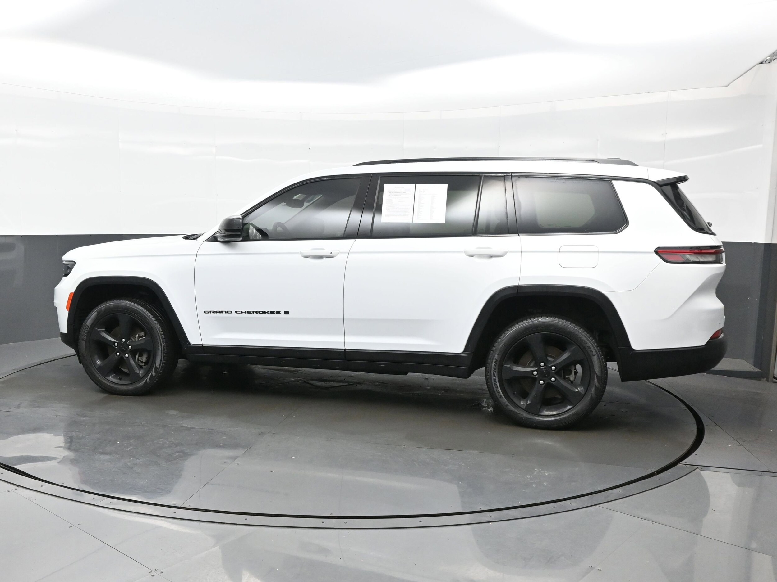 2023 Jeep Grand Cherokee Limited photo 2